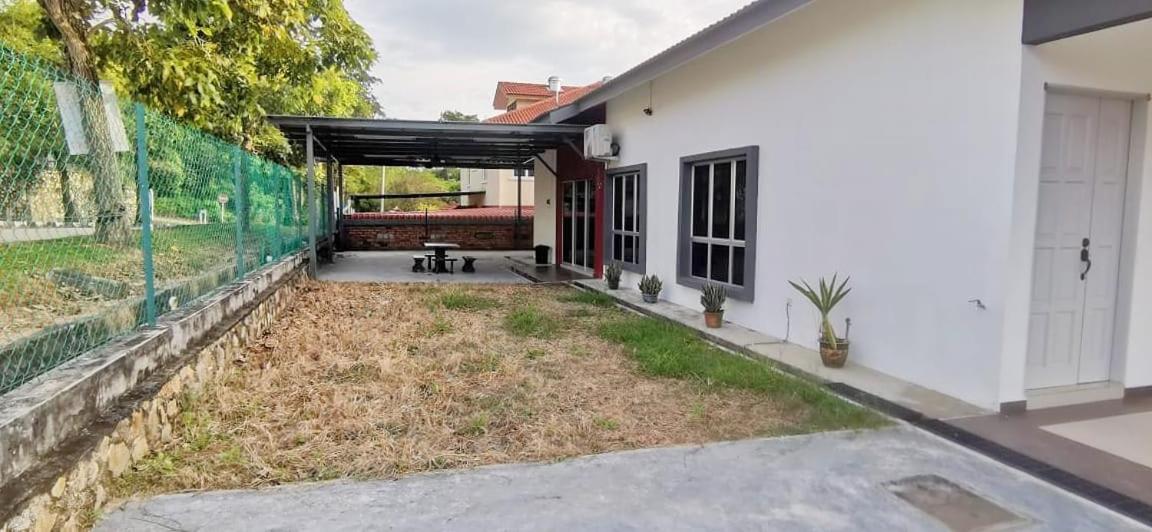 Arowana Port Dickson Homestay
