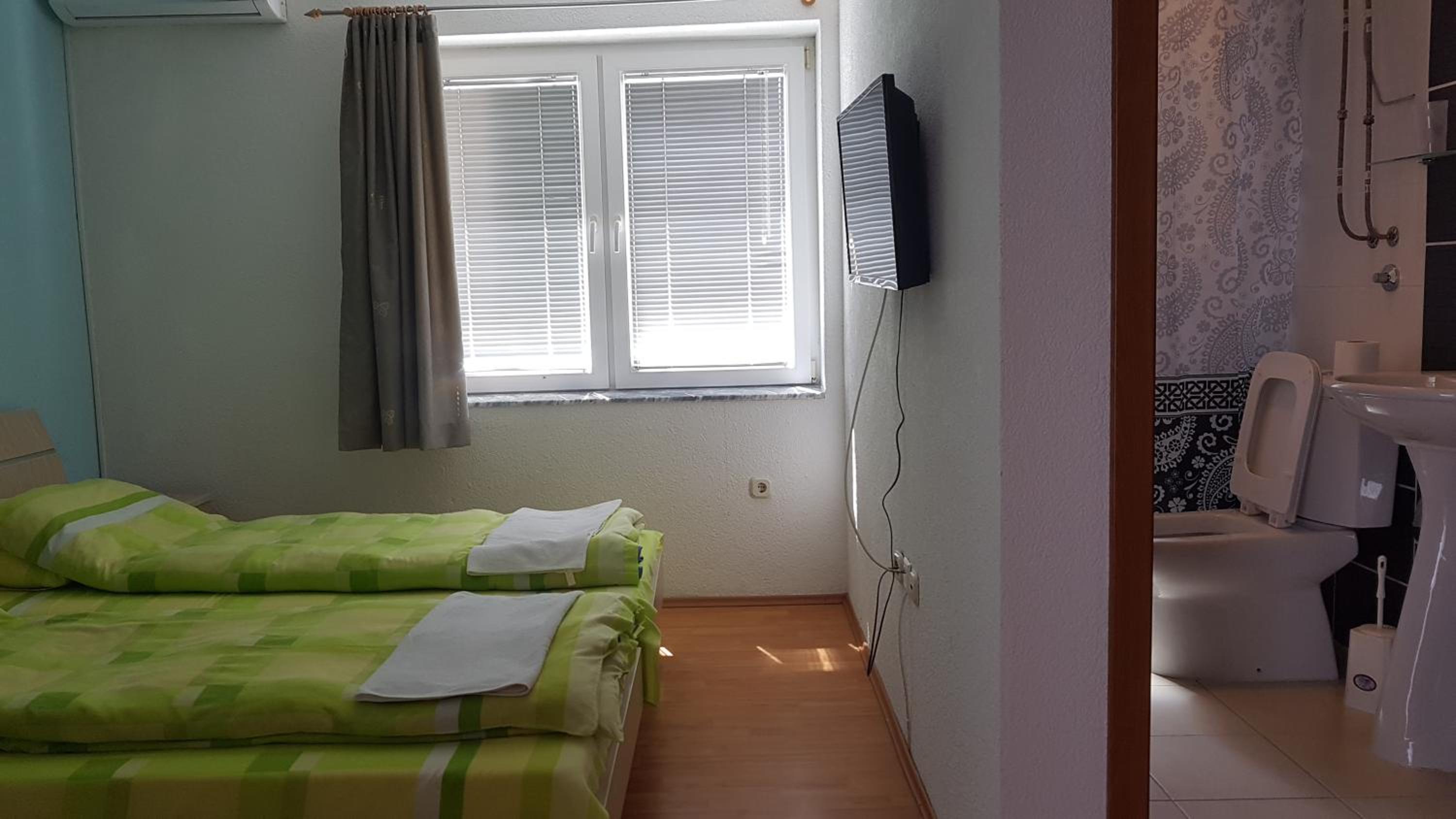 Luccia Apartments-Guesthouse Laguna