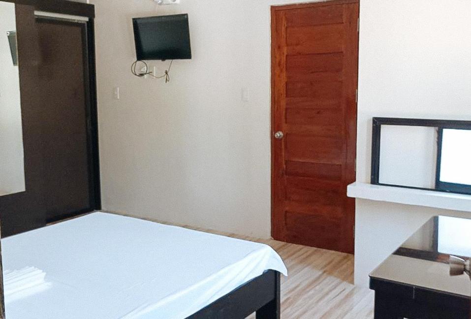 RedDoorz Covelandia Garden Resort Nueva Ecija view 3