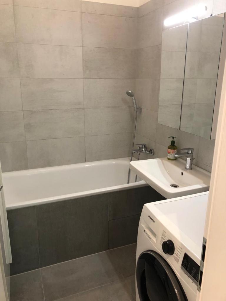 SKAU Gajova Family Two Bedroom Apartment with a Terrace Free Parking view 4