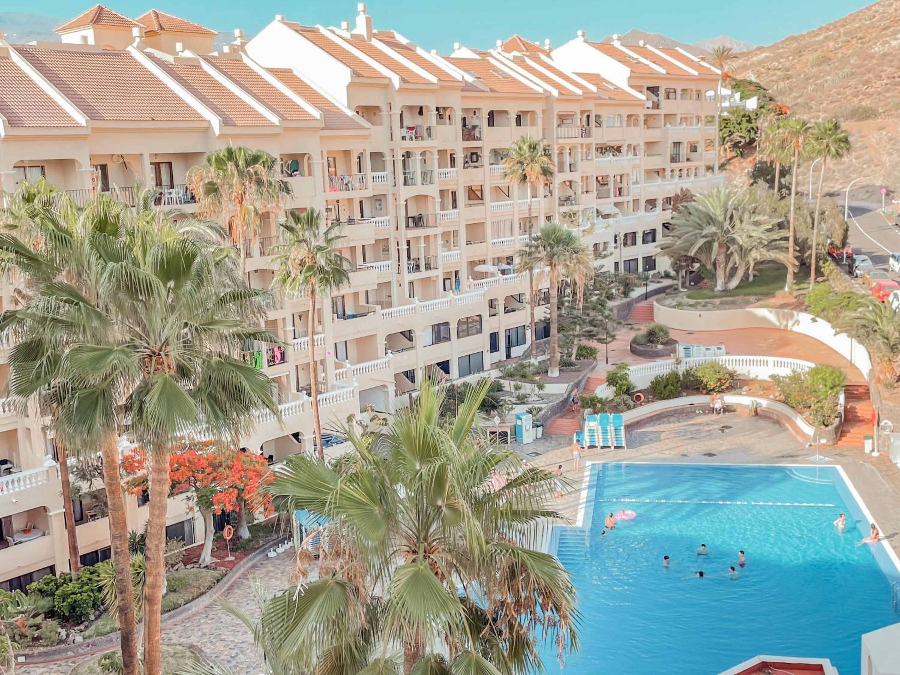 Duplex in Castle Harbour, Heated Pool, Ocean View LC517 view 5