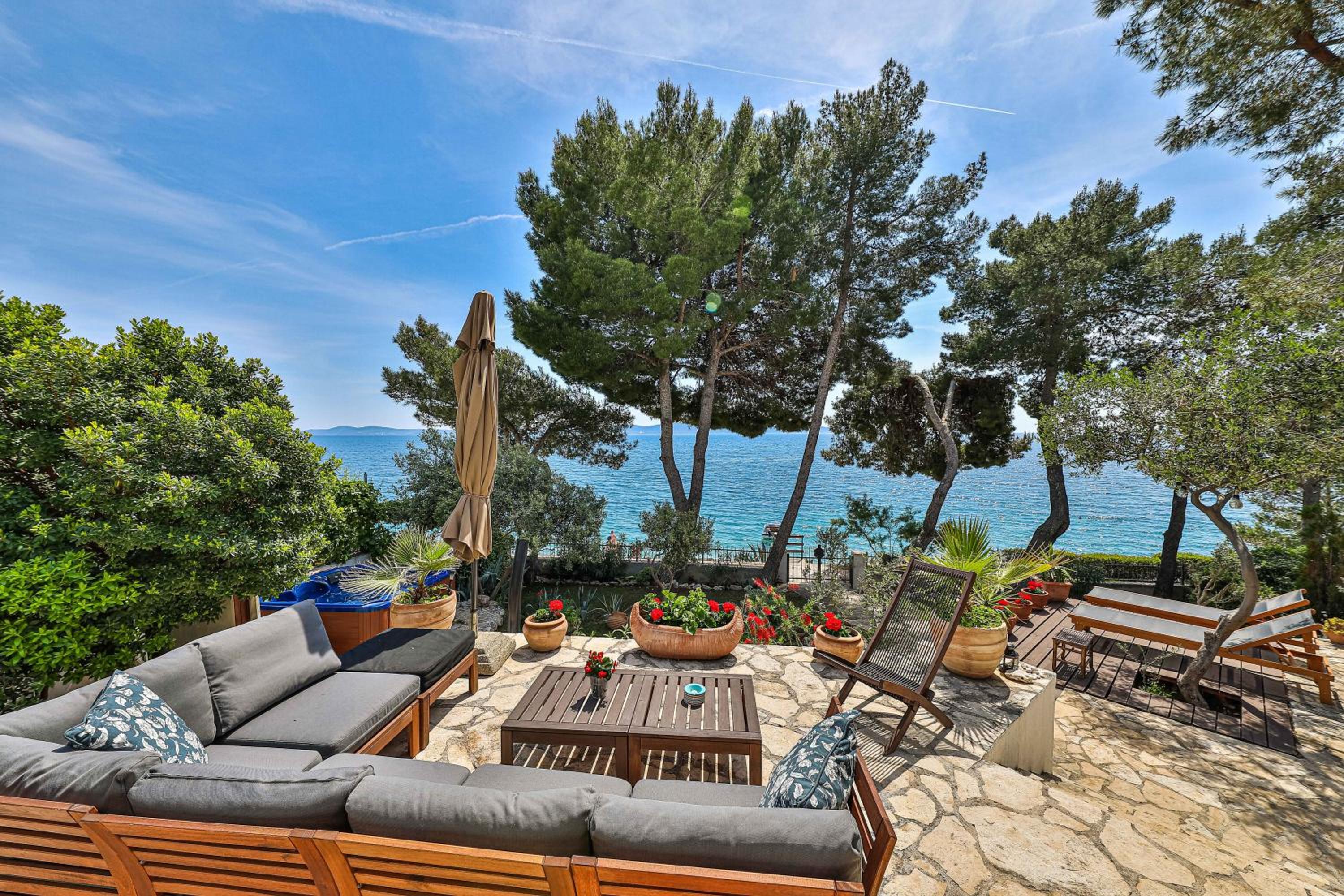 Luxury villa - by the sea, summer kitchen, hot tub, SUP, boat, 5 rooms, wifi, parking - Trogir view 5