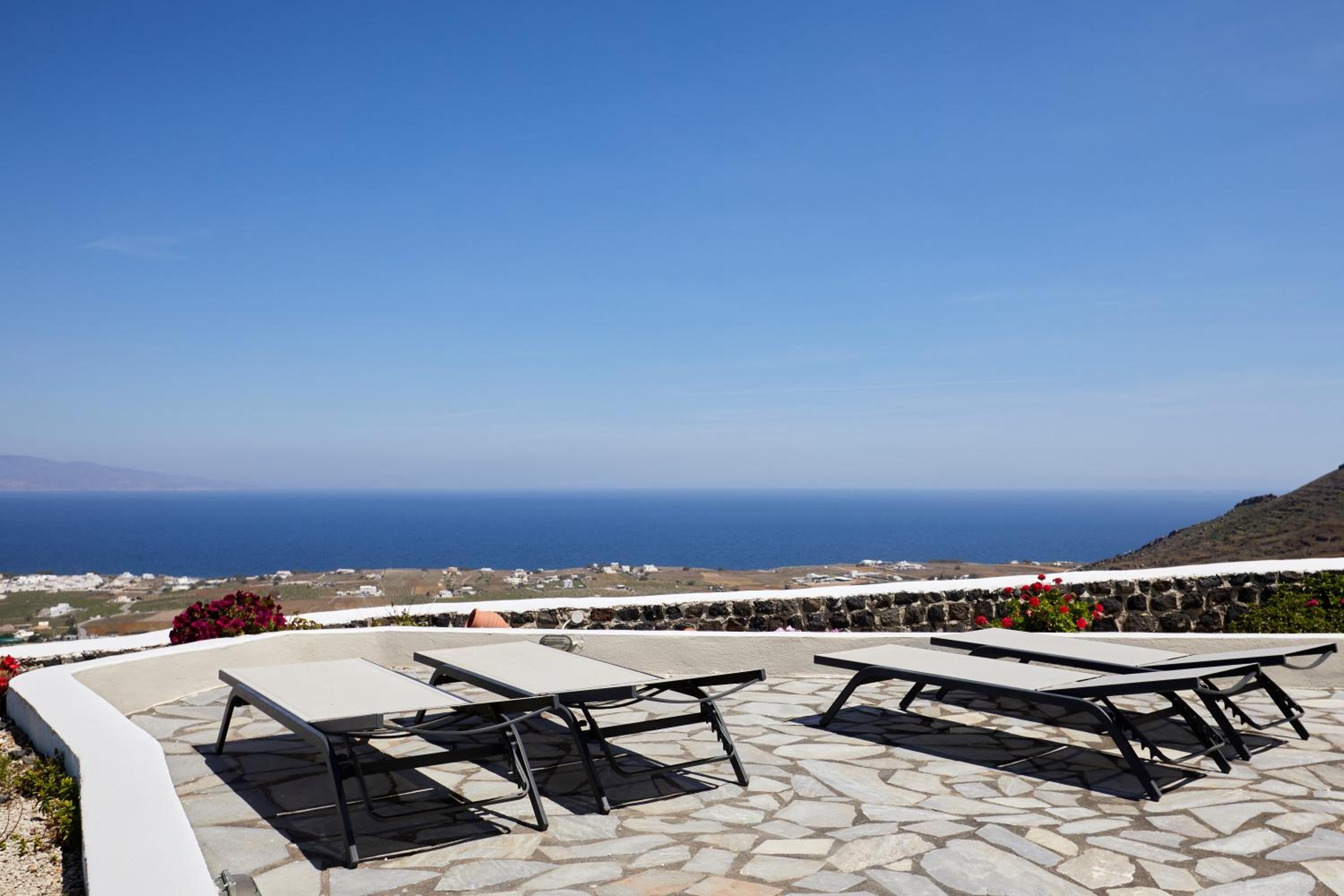 Hotel Anchor Suites - Image 1