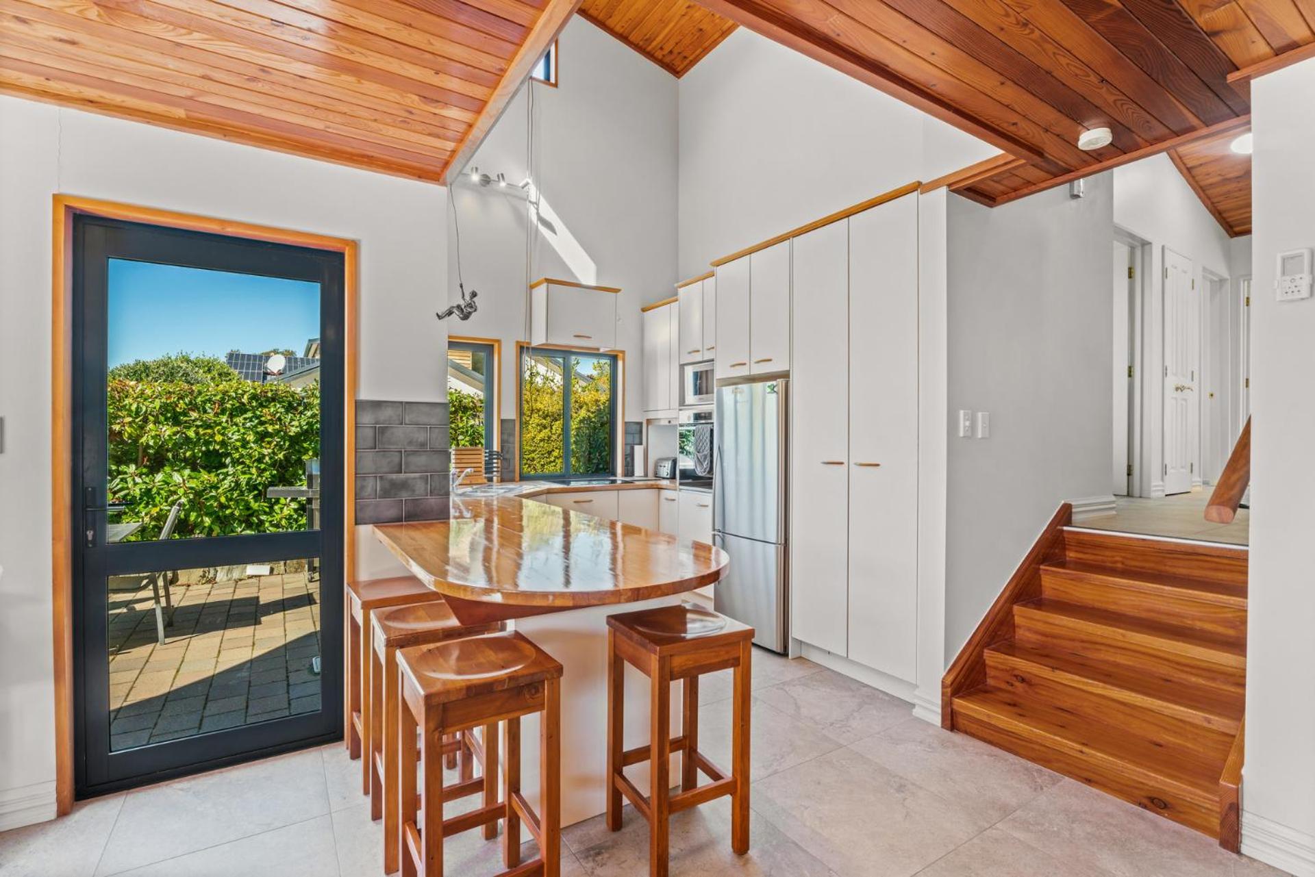 Lakehouse Retreat - Wanaka Holiday Home