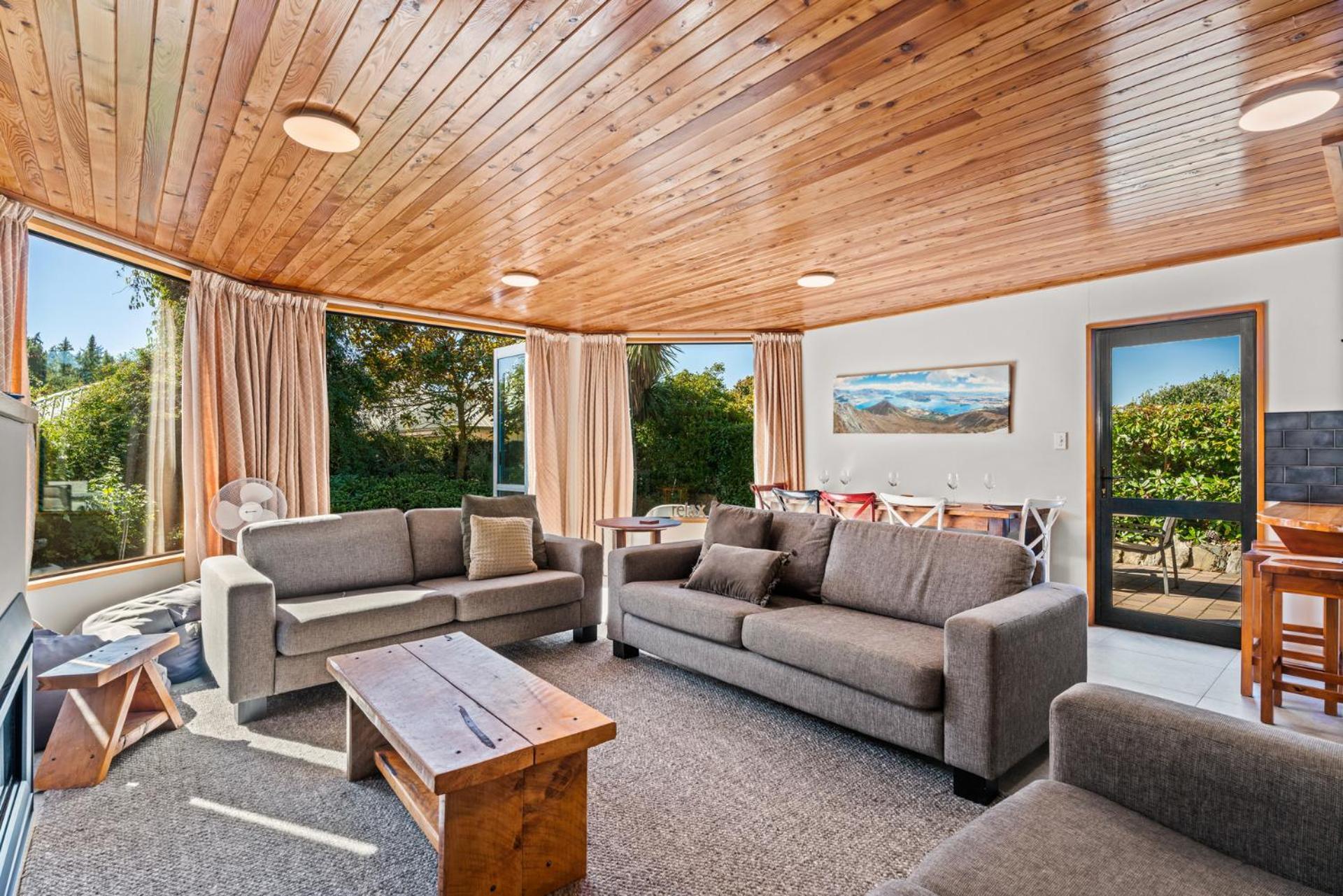 Lakehouse Retreat - Wanaka Holiday Home