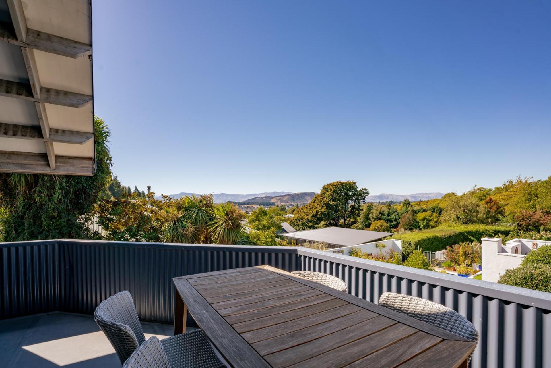 Lakehouse Retreat - Wanaka Holiday Home