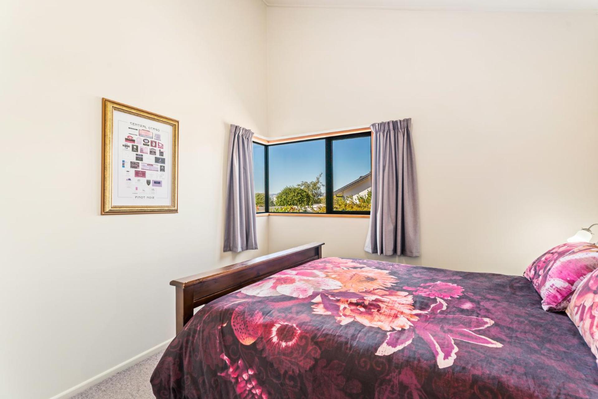 Lakehouse Retreat - Wanaka Holiday Home
