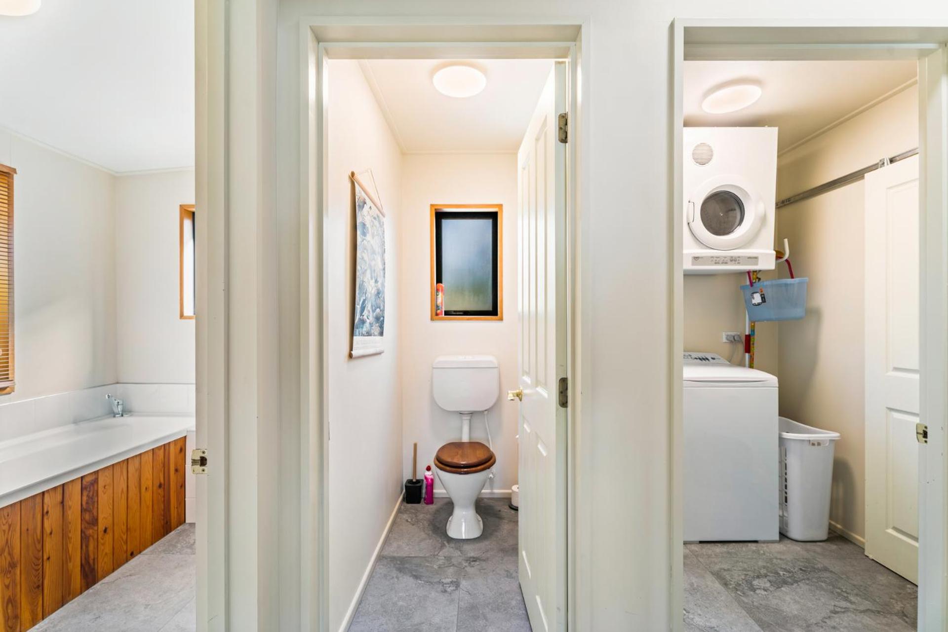 Lakehouse Retreat - Wanaka Holiday Home