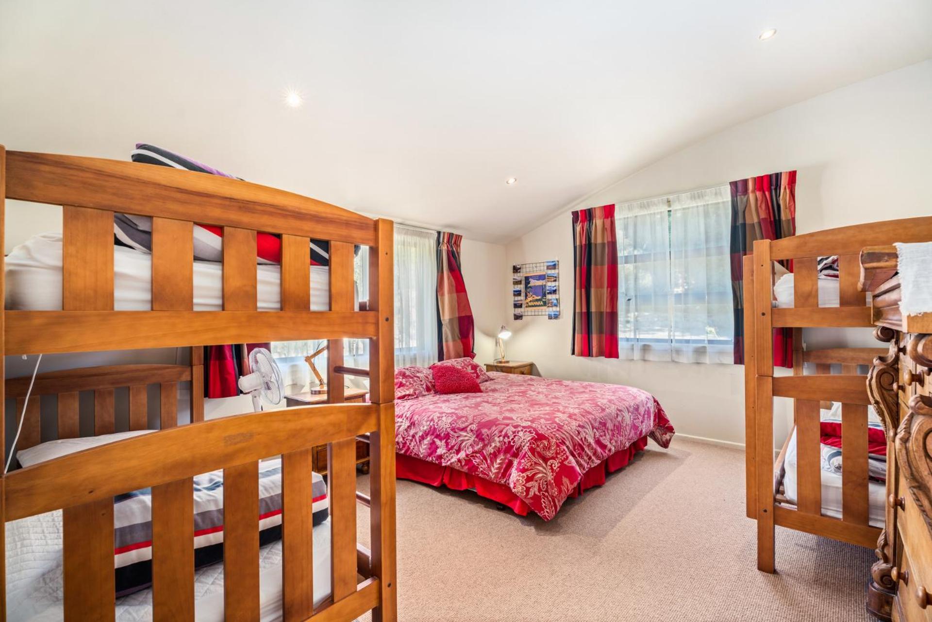 Lakehouse Retreat - Wanaka Holiday Home