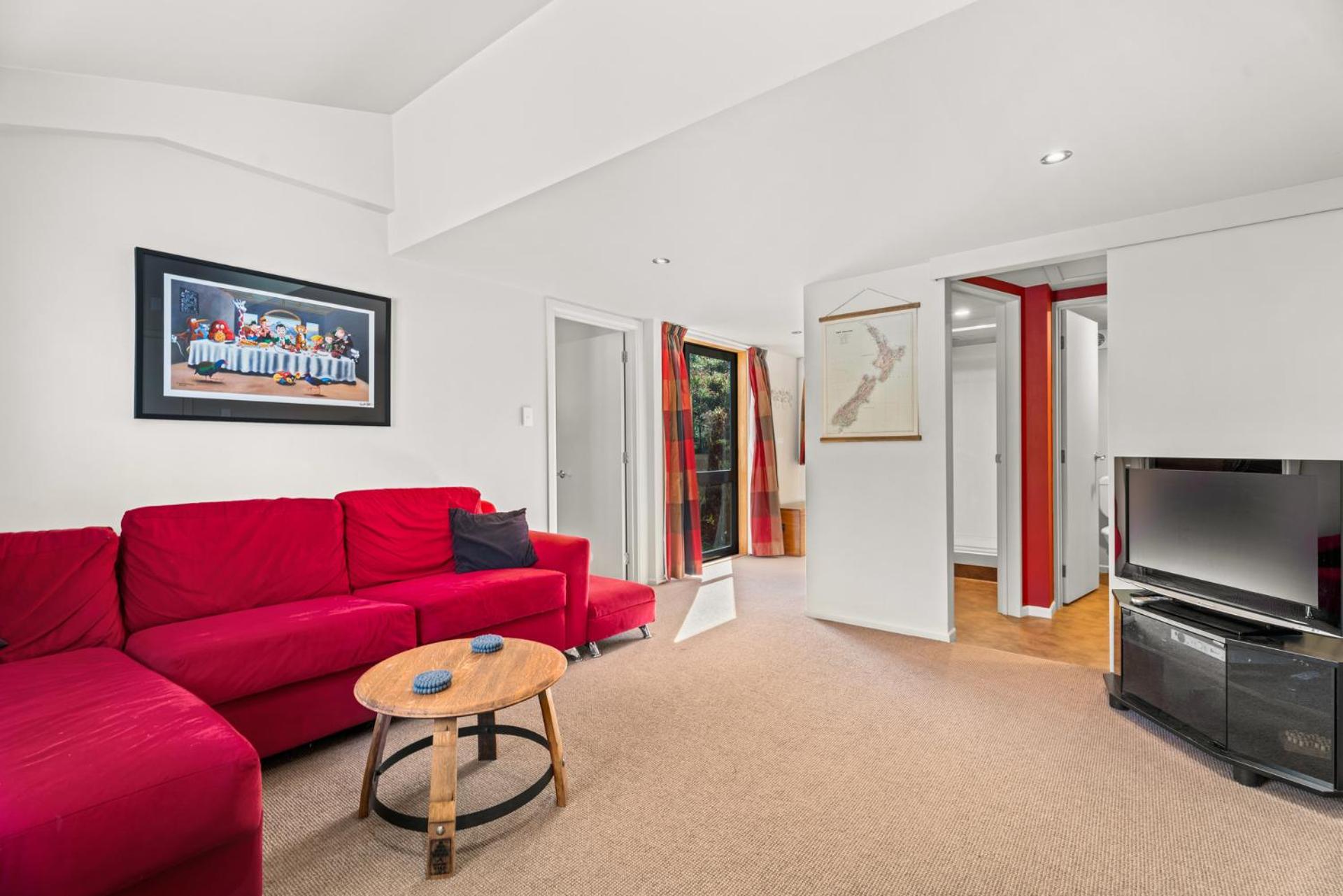 Lakehouse Retreat - Wanaka Holiday Home