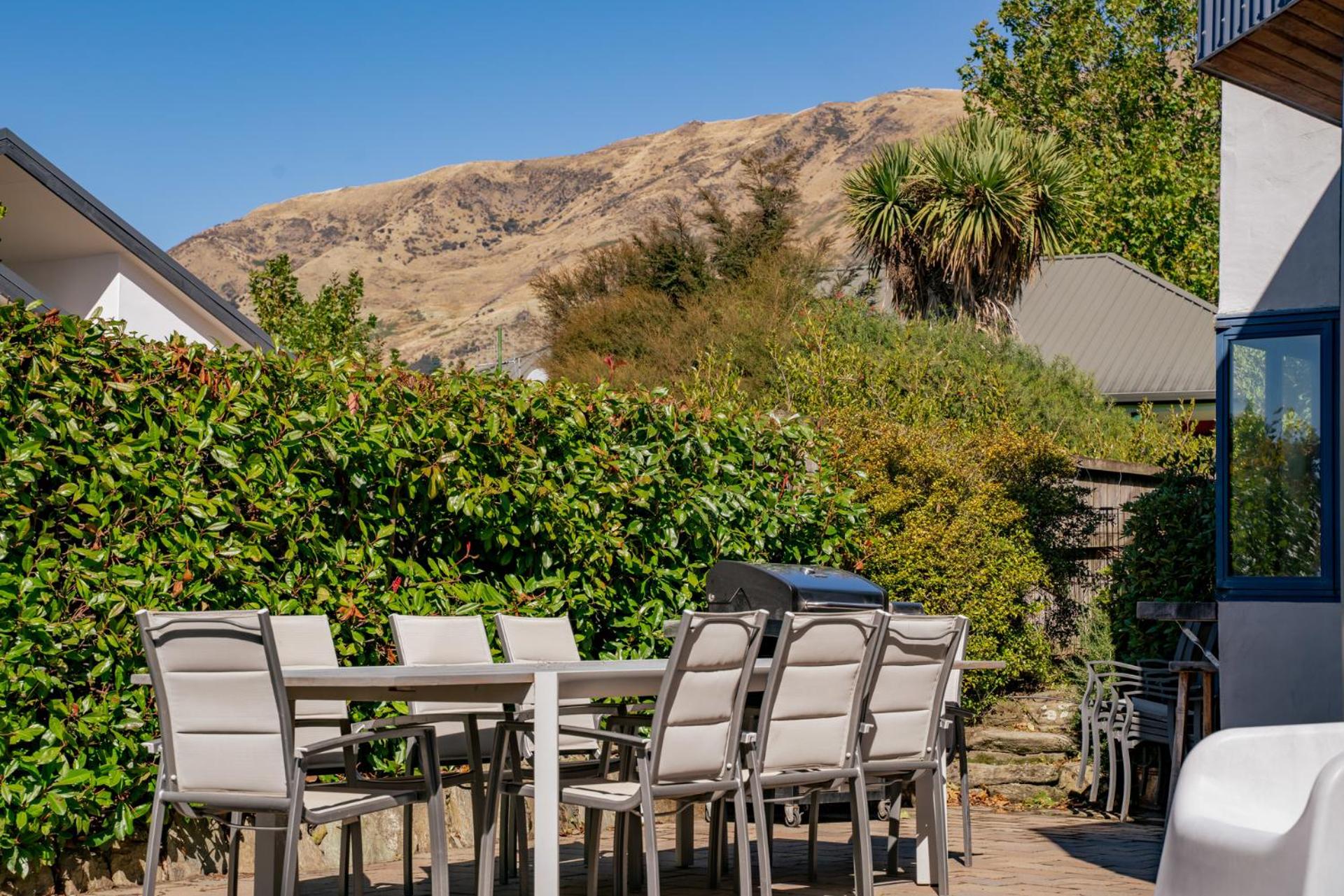 Lakehouse Retreat - Wanaka Holiday Home