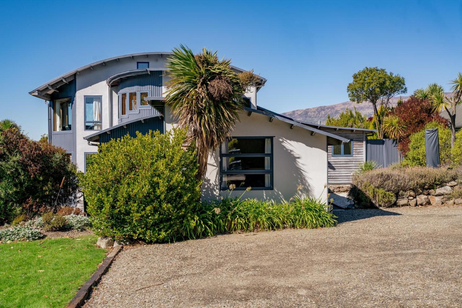 Lakehouse Retreat - Wanaka Holiday Home