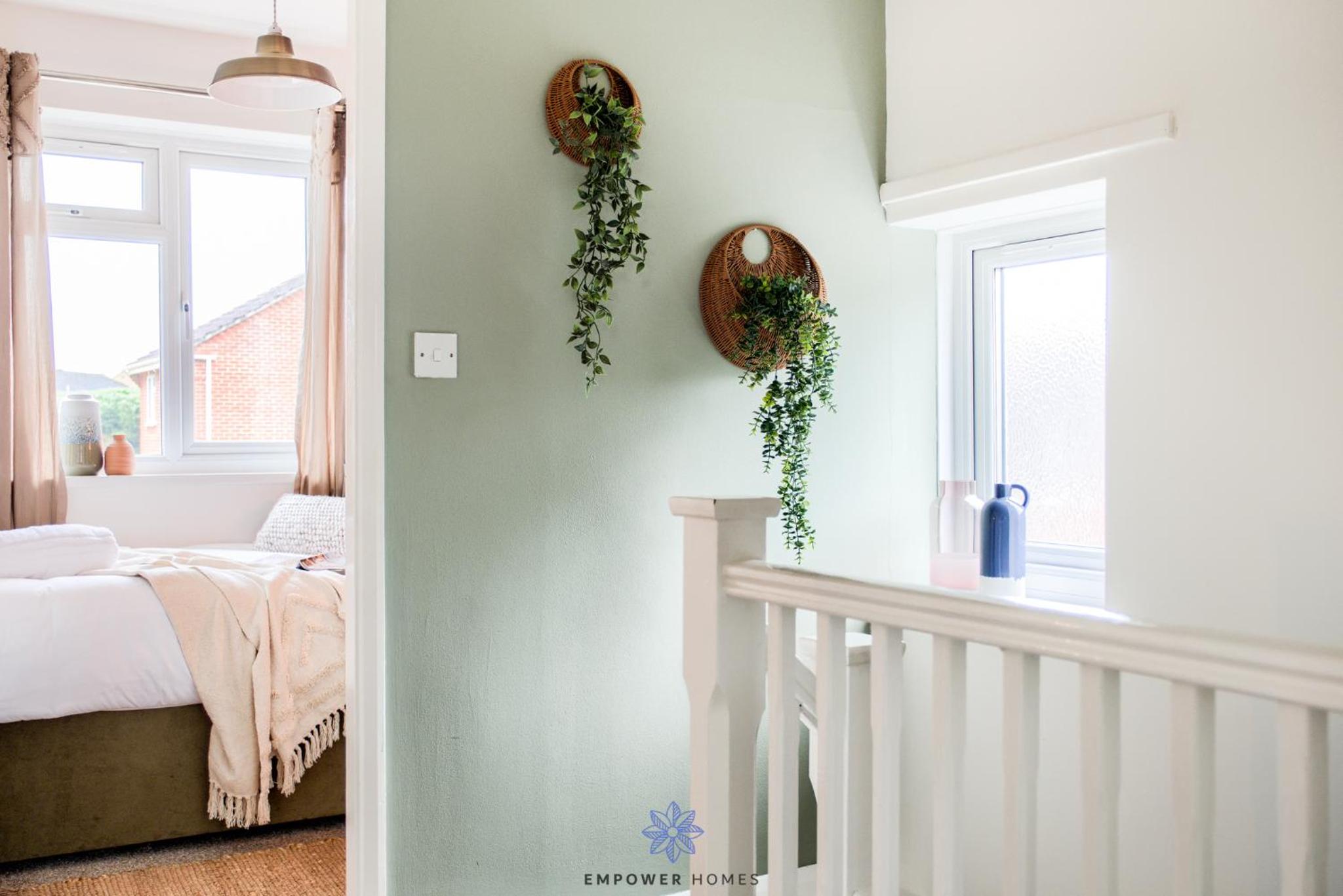 Coventry Beautiful House, University Hospital, M6 M69, Private Parking, Sleeps 6, by EMPOWER HOMES view 4