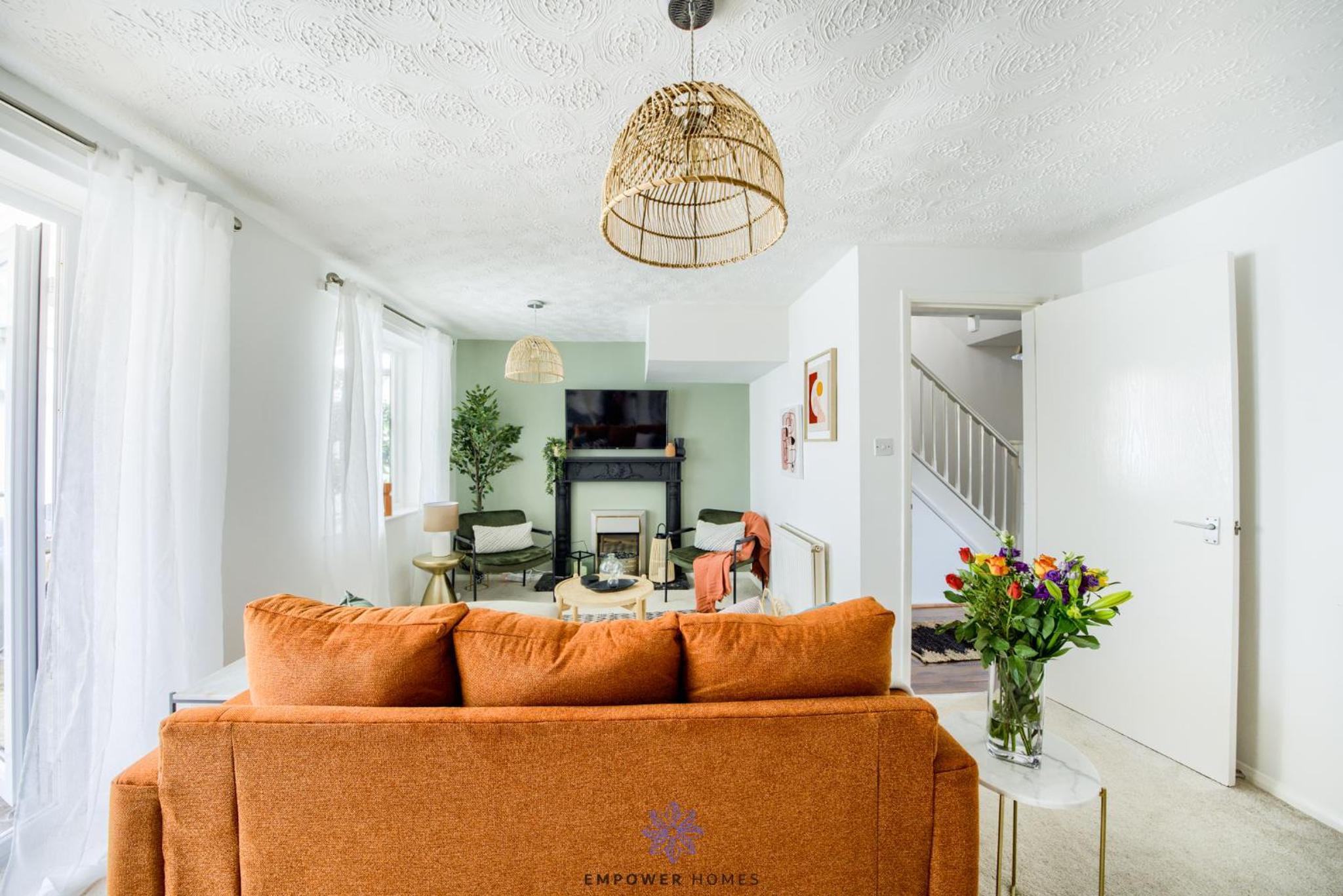 Coventry Beautiful House, University Hospital, M6 M69, Private Parking, Sleeps 6, by EMPOWER HOMES view 3