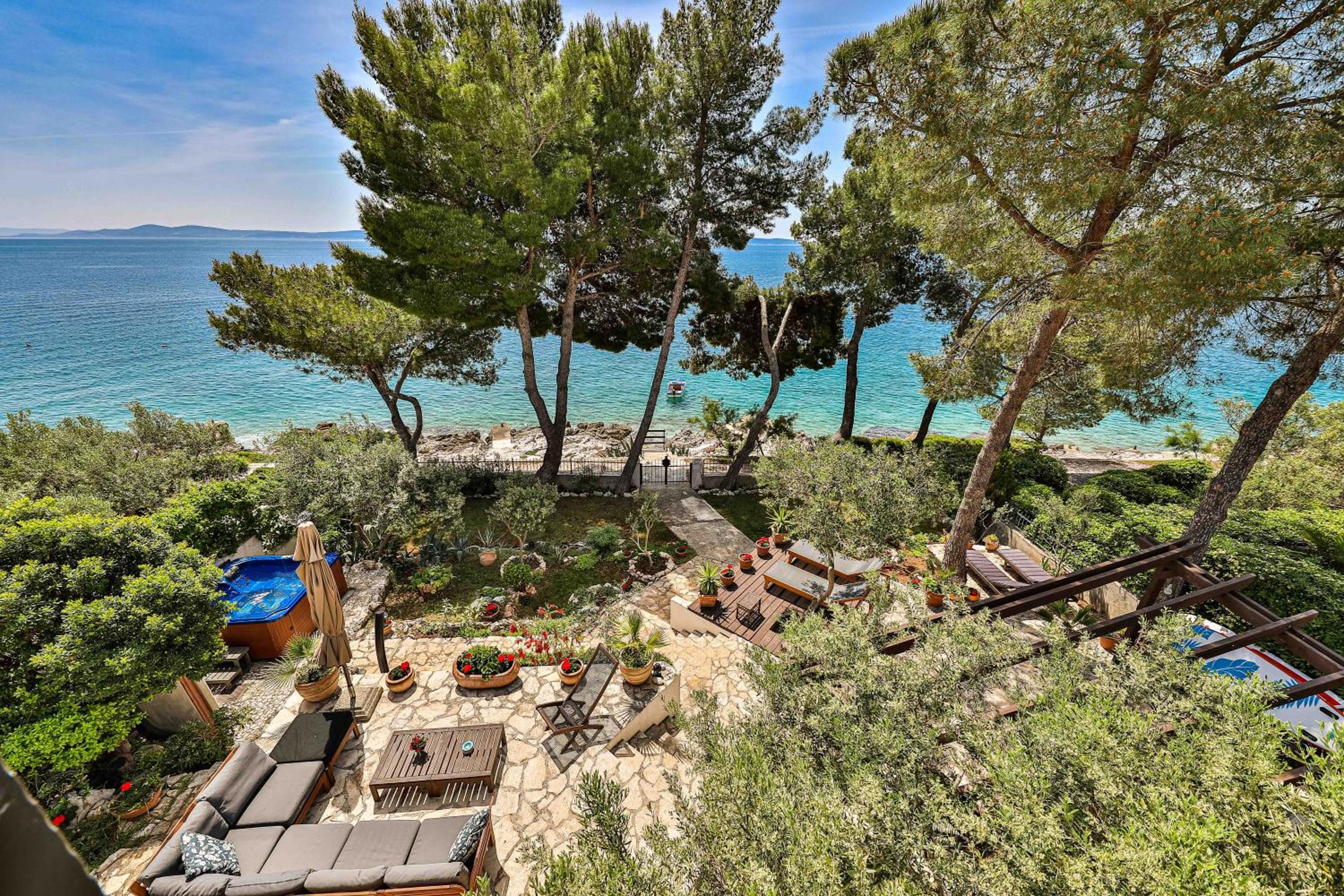 Luxury villa - by the sea, summer kitchen, hot tub, SUP, boat, 5 rooms, wifi, parking - Trogir view 4
