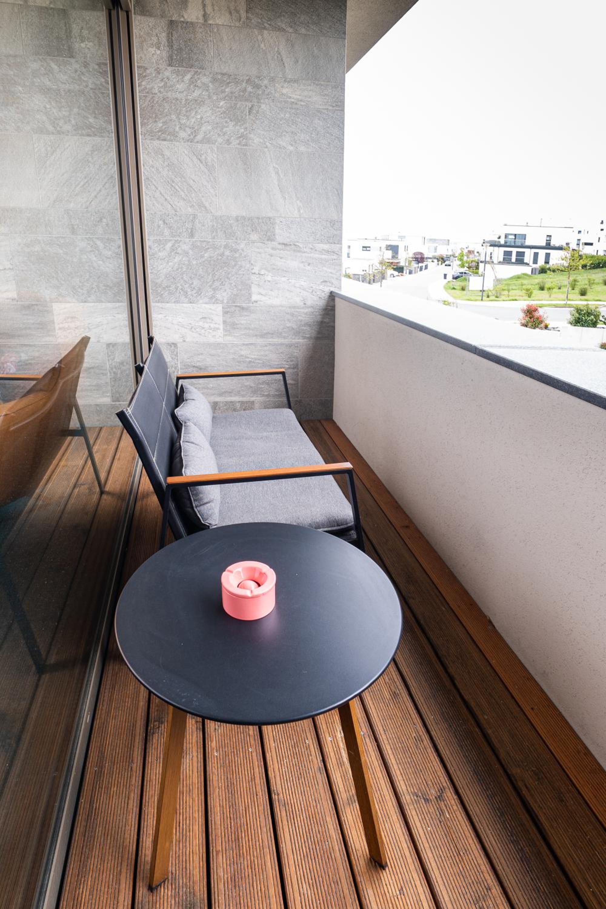 LAKESIDE Apartements