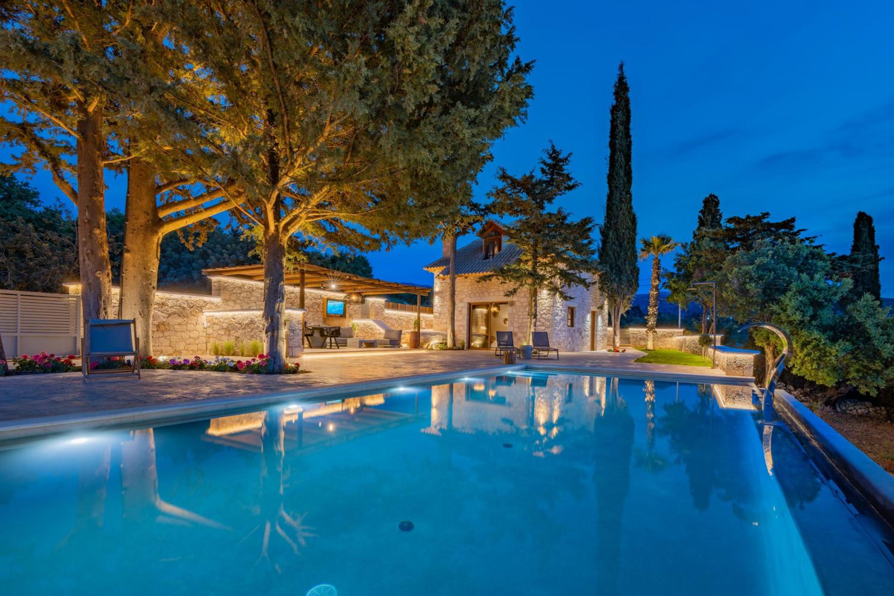 Sunshine - Fairytale Countryside Villa by etouri