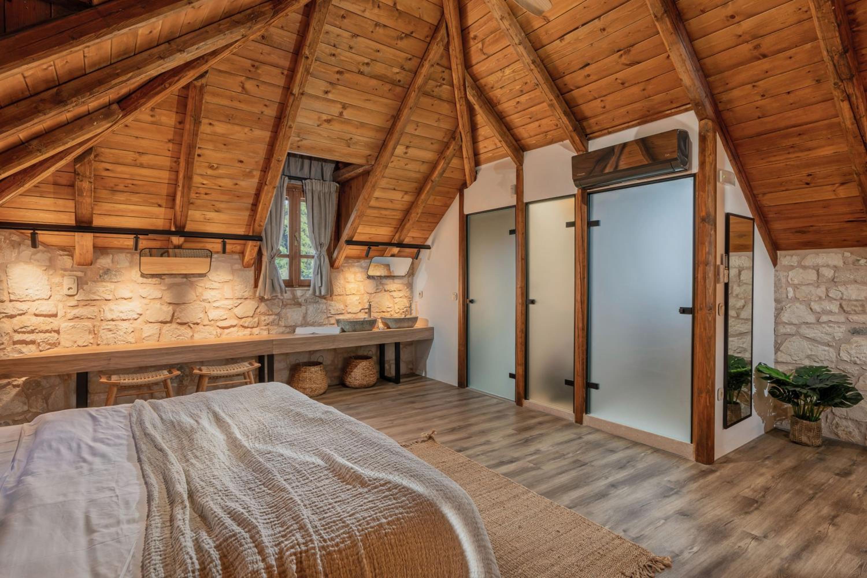 Sunshine - Fairytale Countryside Villa by etouri