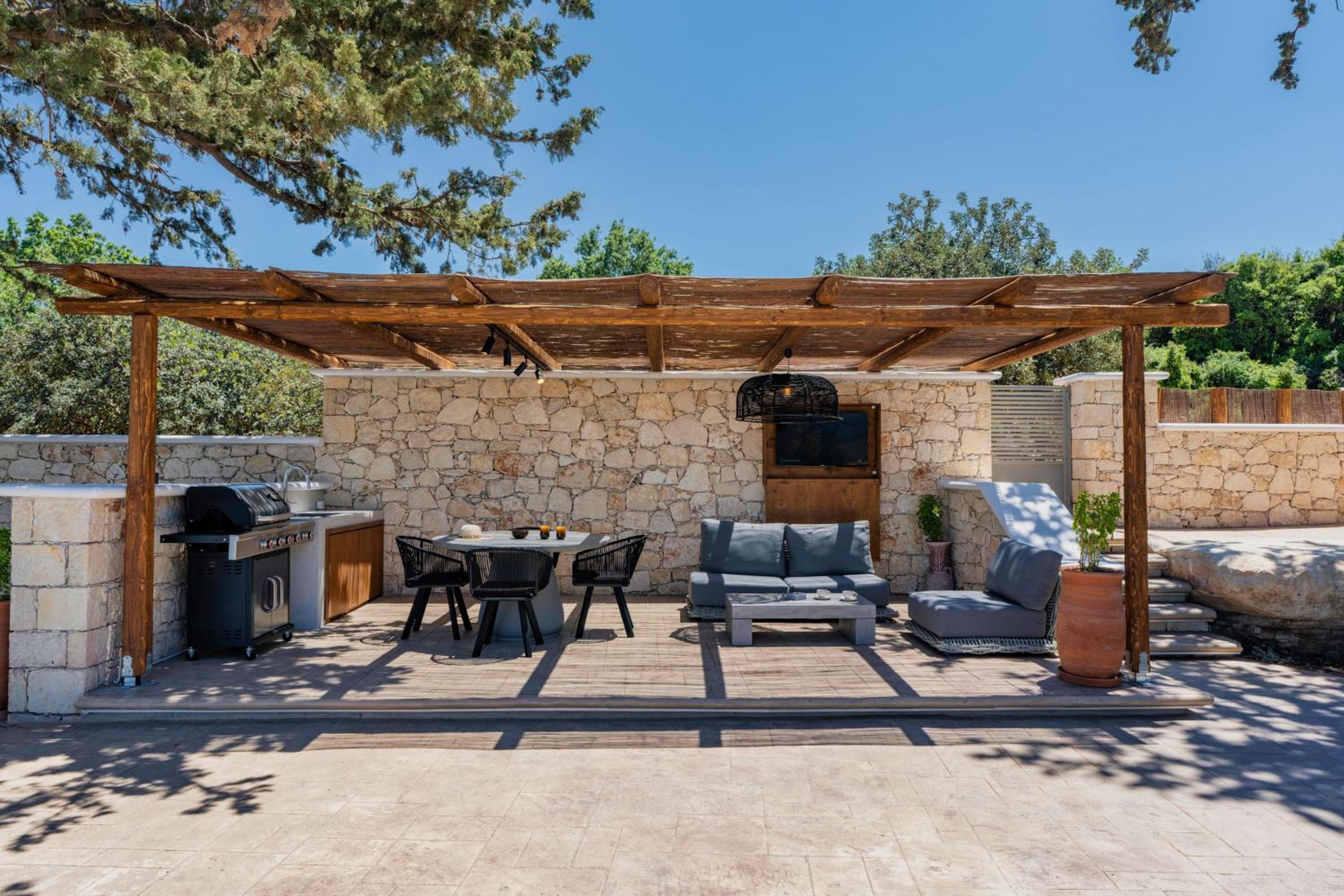 Sunshine - Fairytale Countryside Villa by etouri