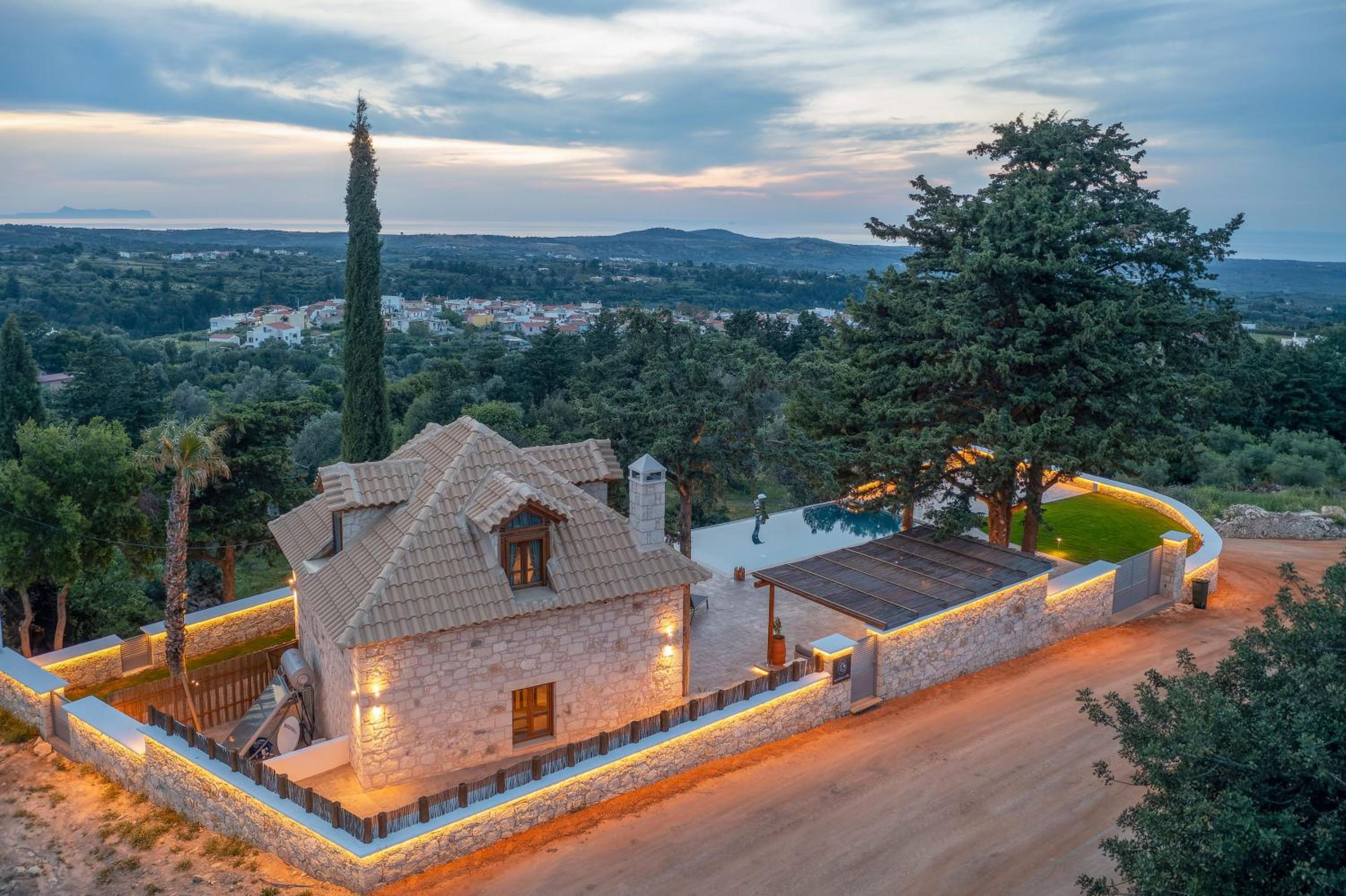Sunshine - Fairytale Countryside Villa by etouri
