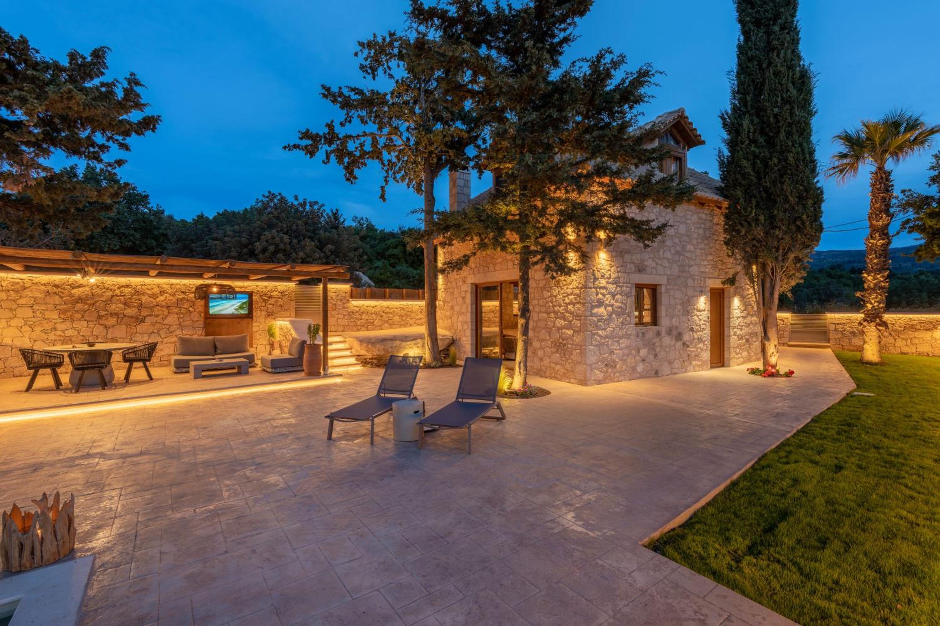 Sunshine - Fairytale Countryside Villa by etouri