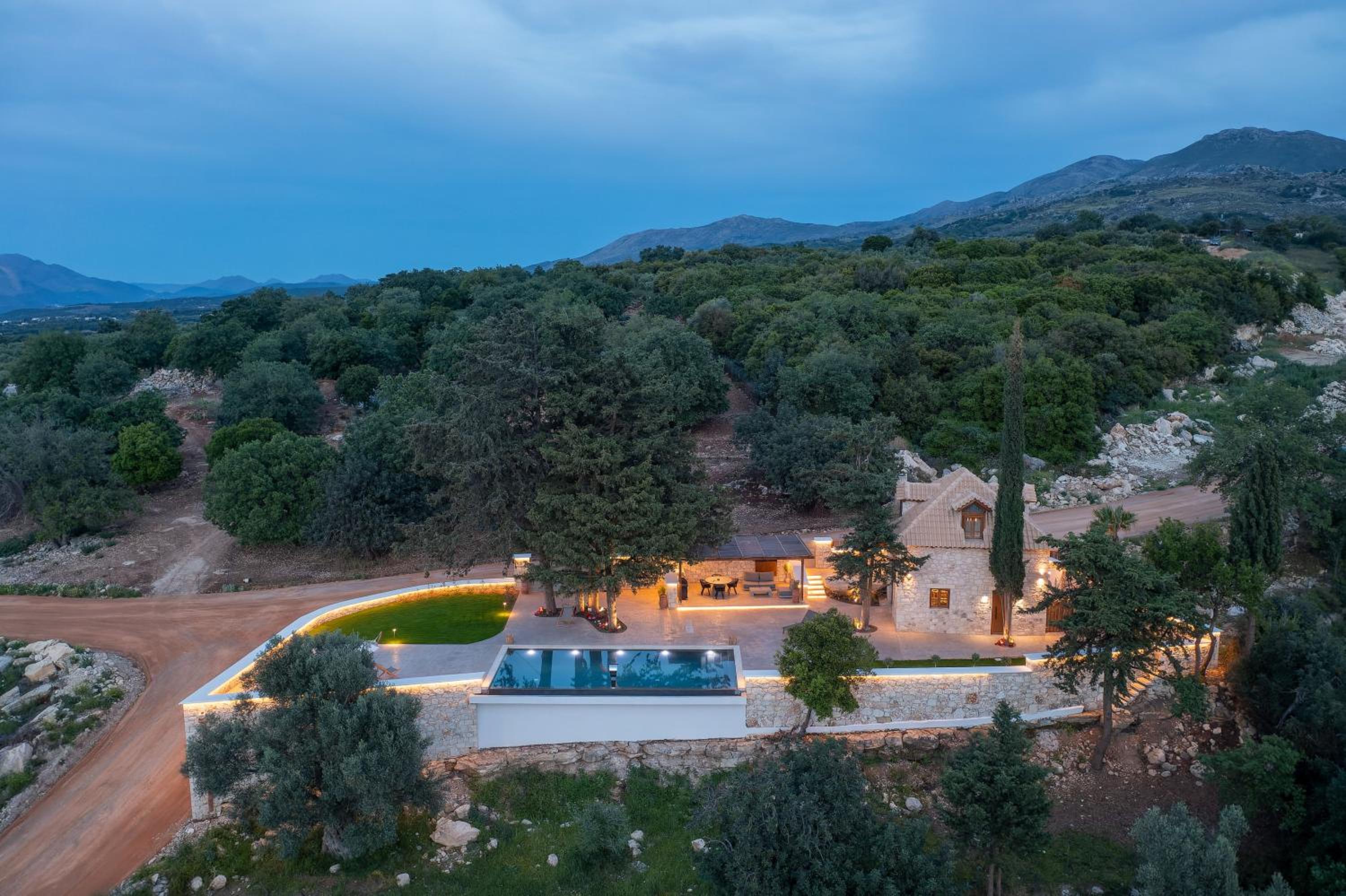 Sunshine - Fairytale Countryside Villa by etouri
