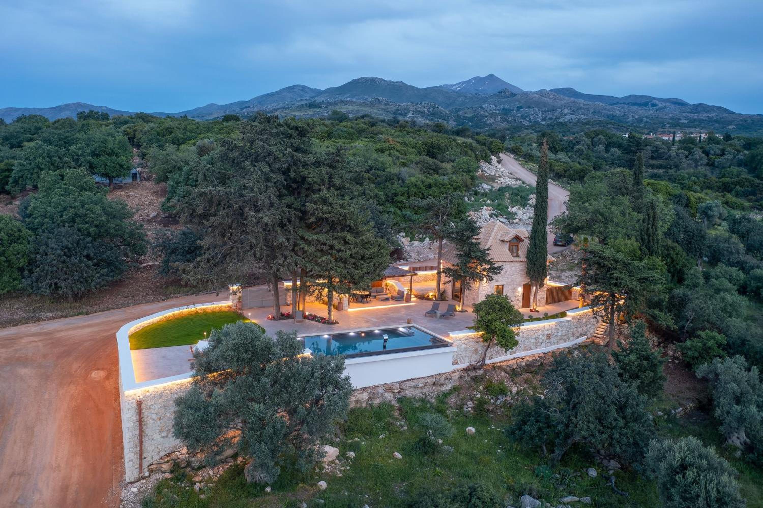 Sunshine - Fairytale Countryside Villa by etouri