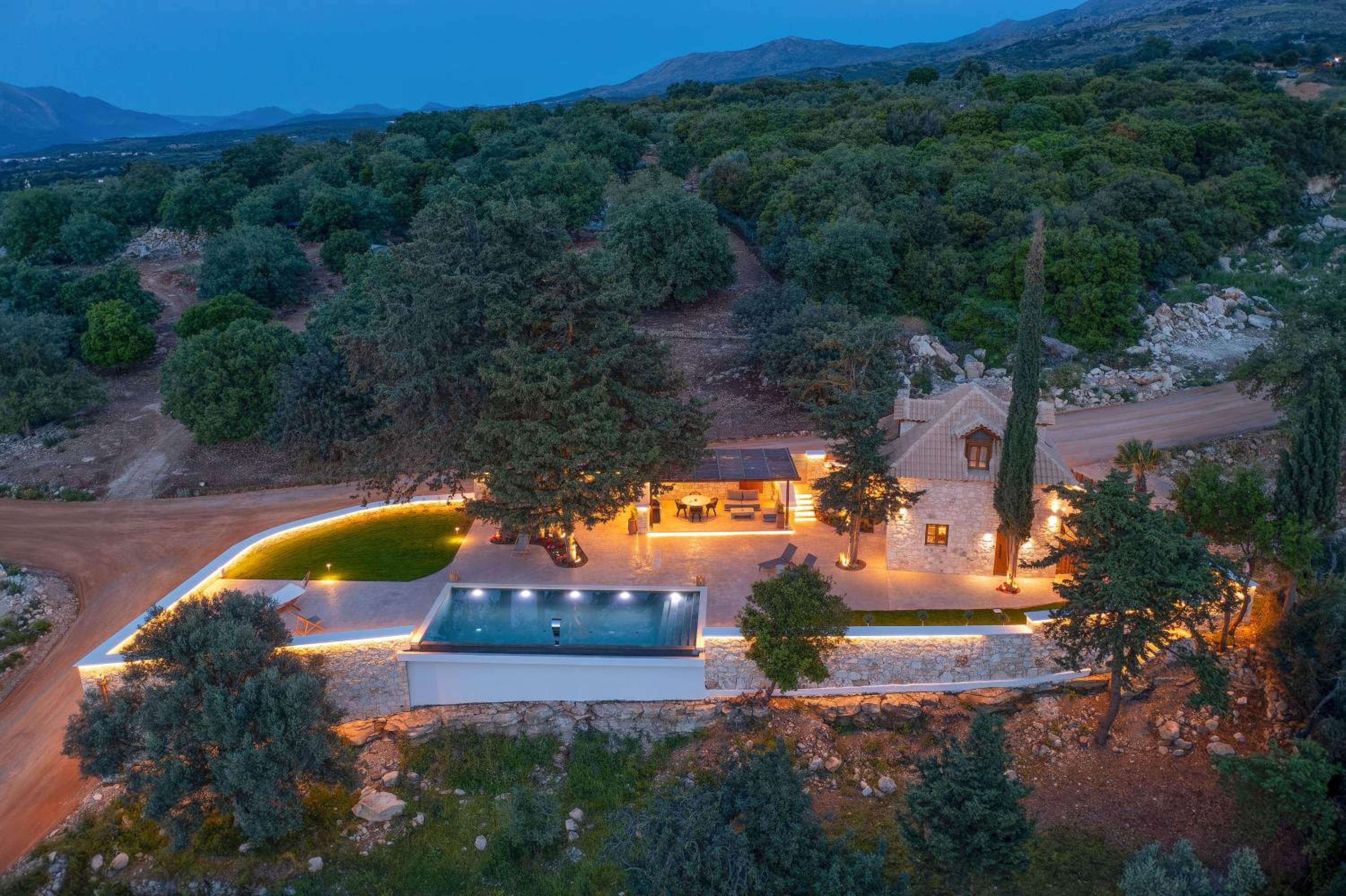 Sunshine - Fairytale Countryside Villa by etouri