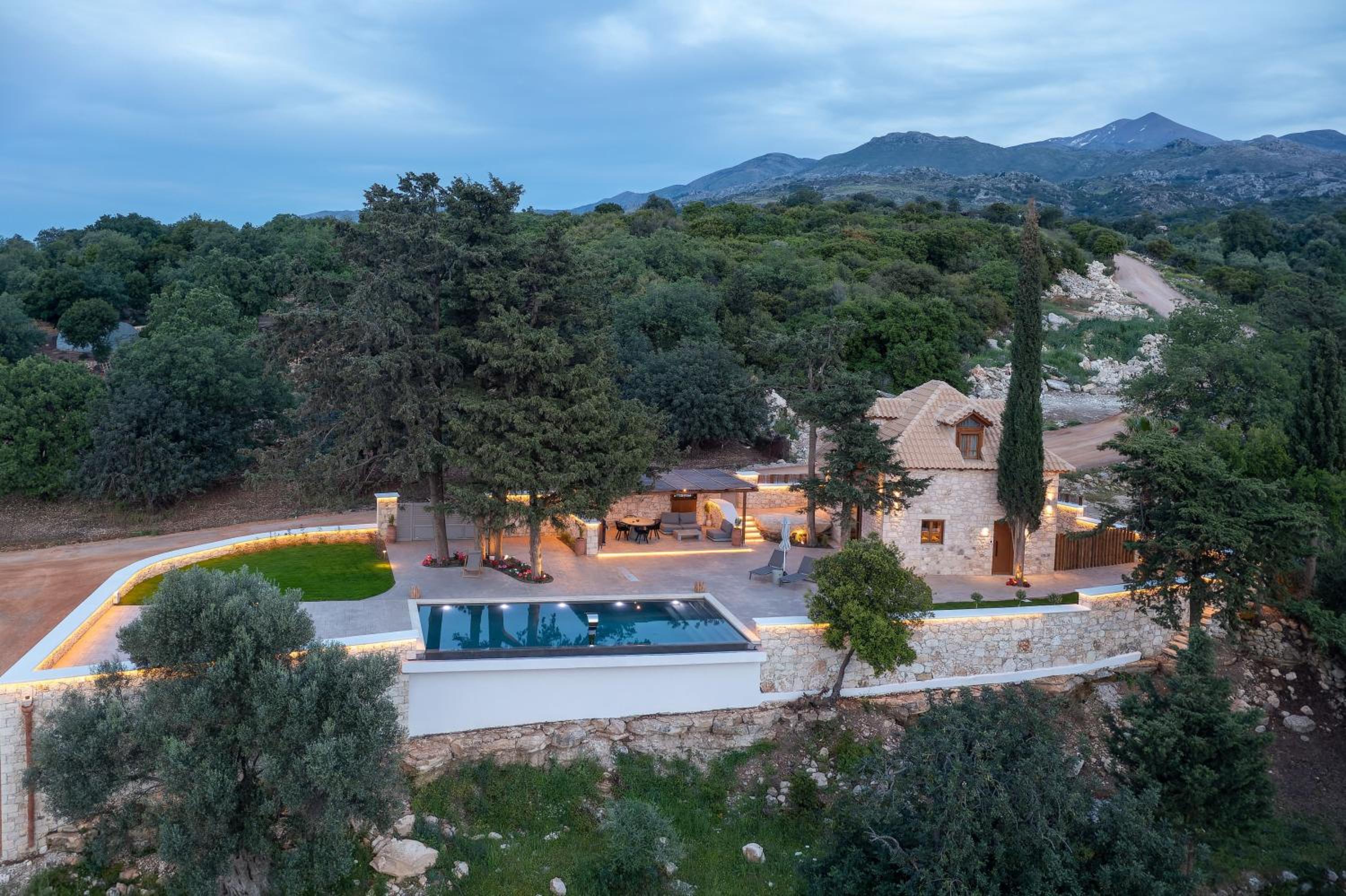 Sunshine - Fairytale Countryside Villa by etouri