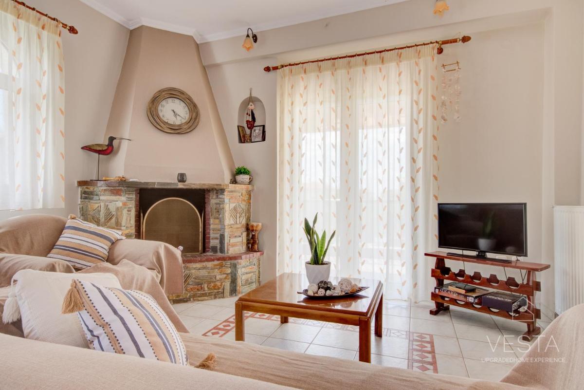 Private 6-bedroom Villa with garden 150m to beach photo 4