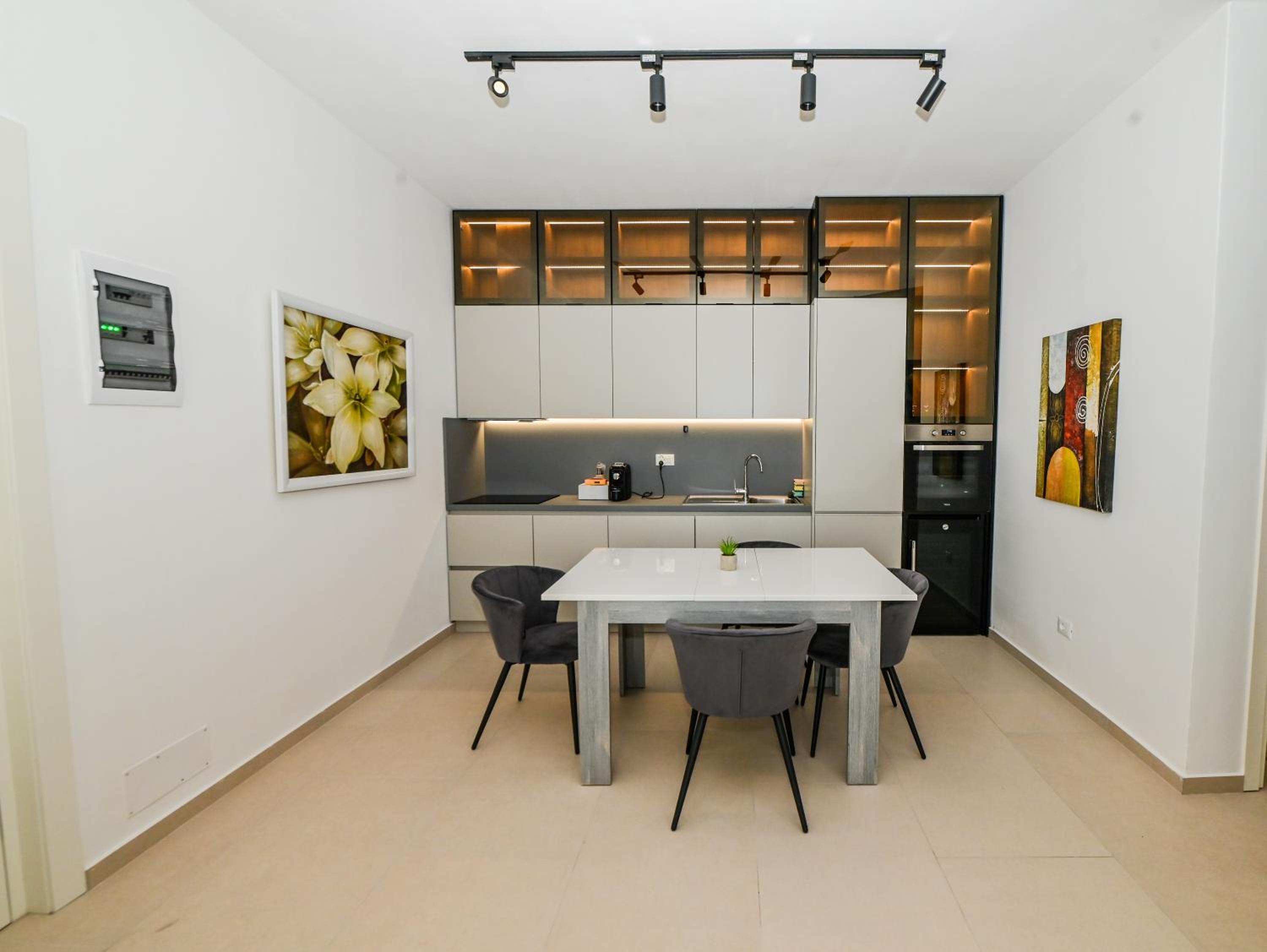 Green Cost Luxury Apt 239
