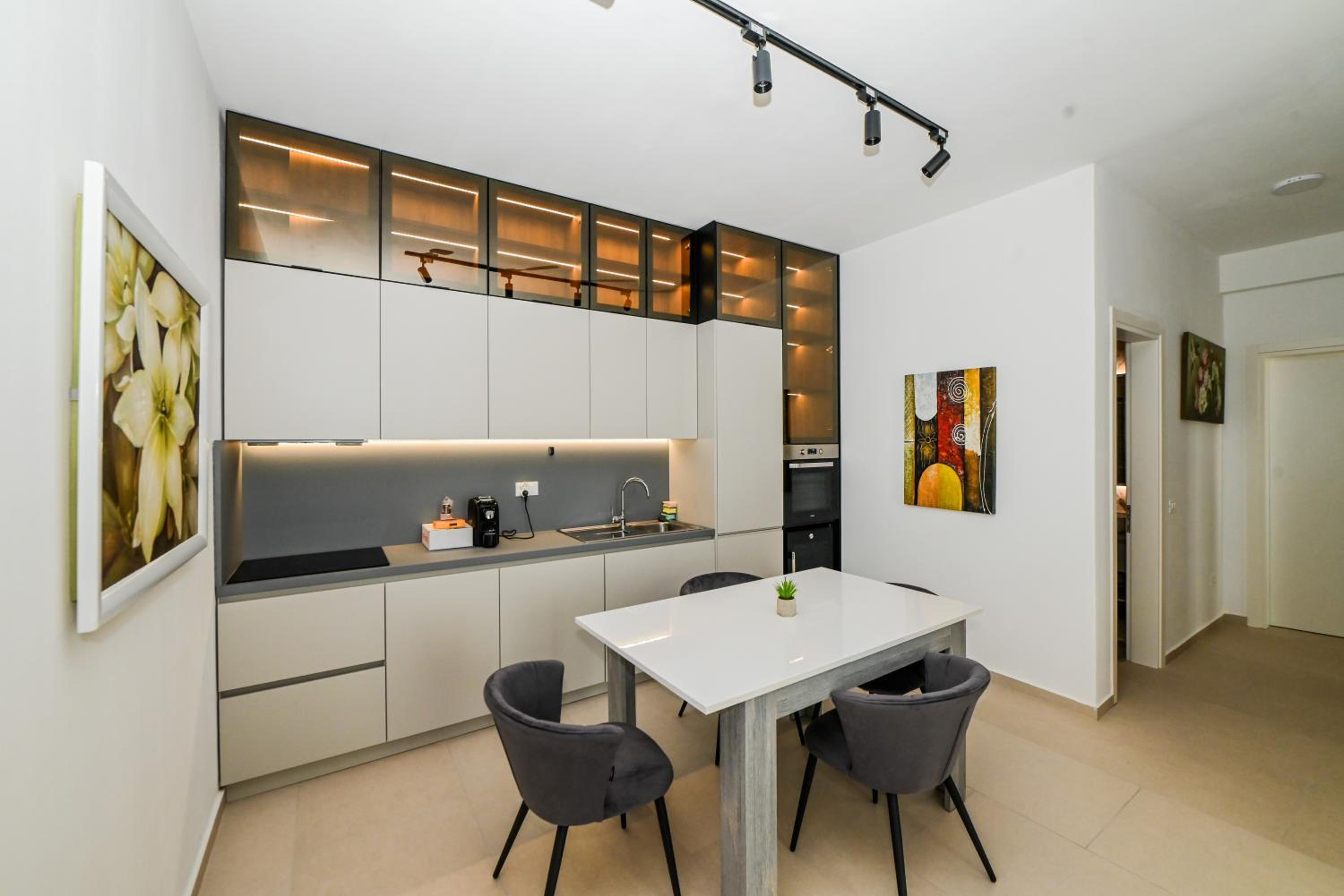 Green Cost Luxury Apt 239