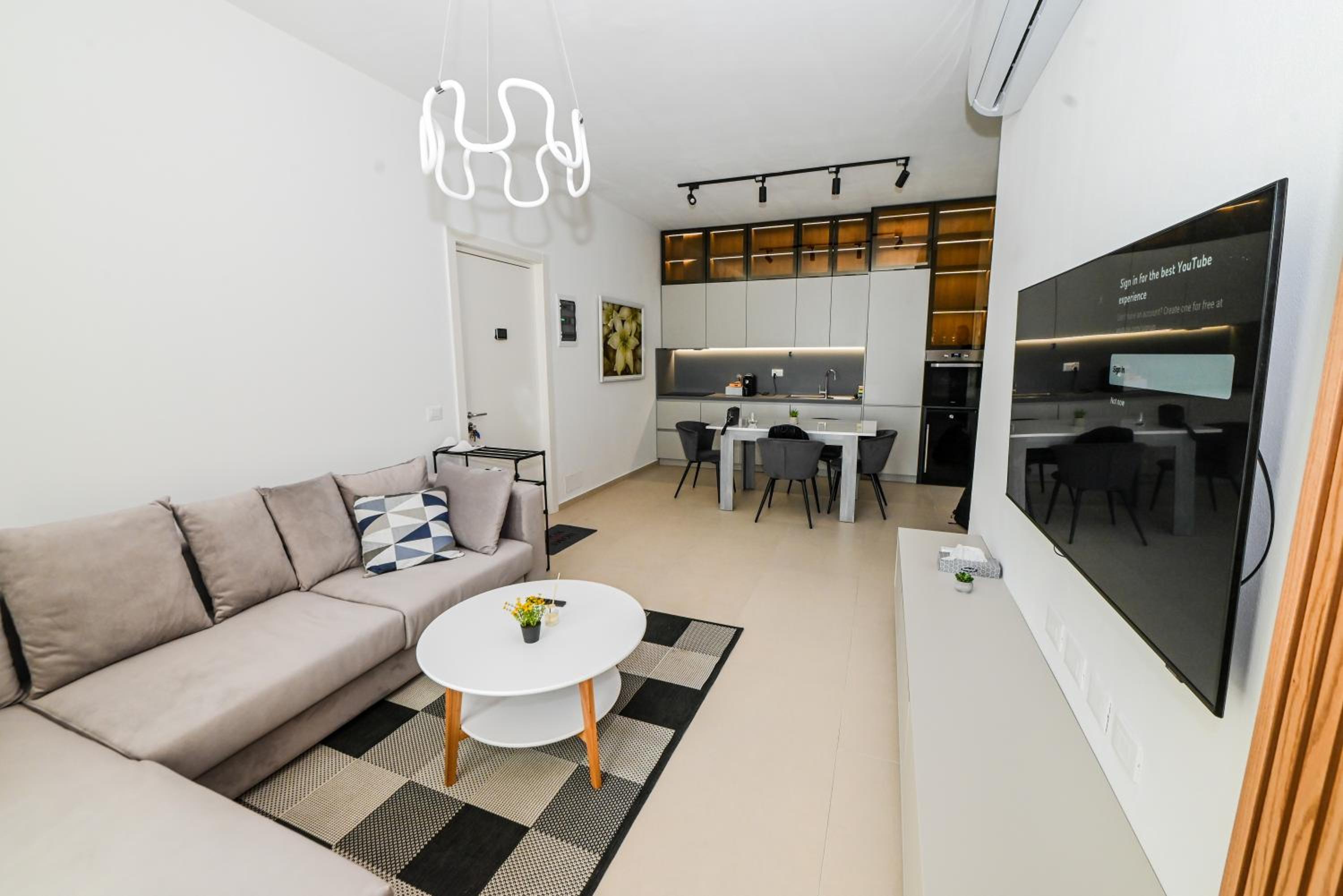 Green Cost Luxury Apt 239