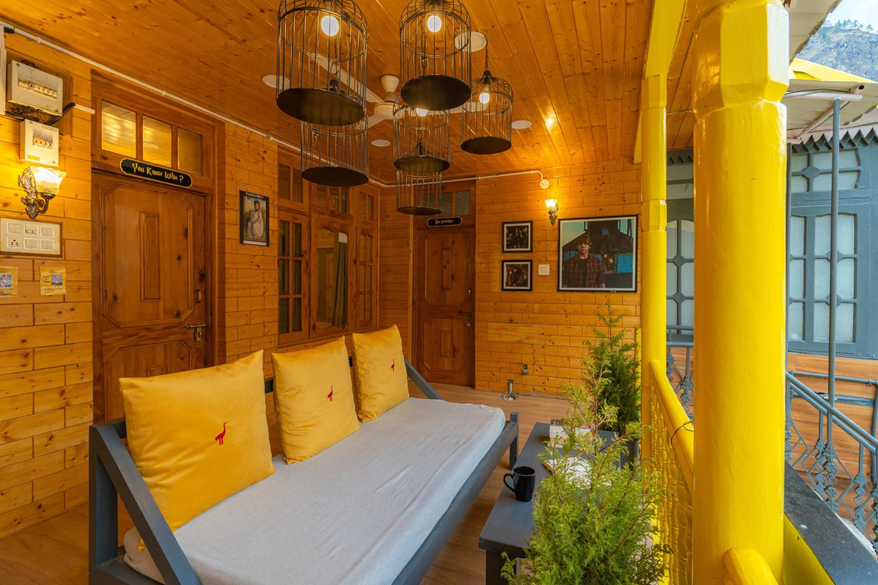 Whoopers Boutique Kasol - Harry Potter themed