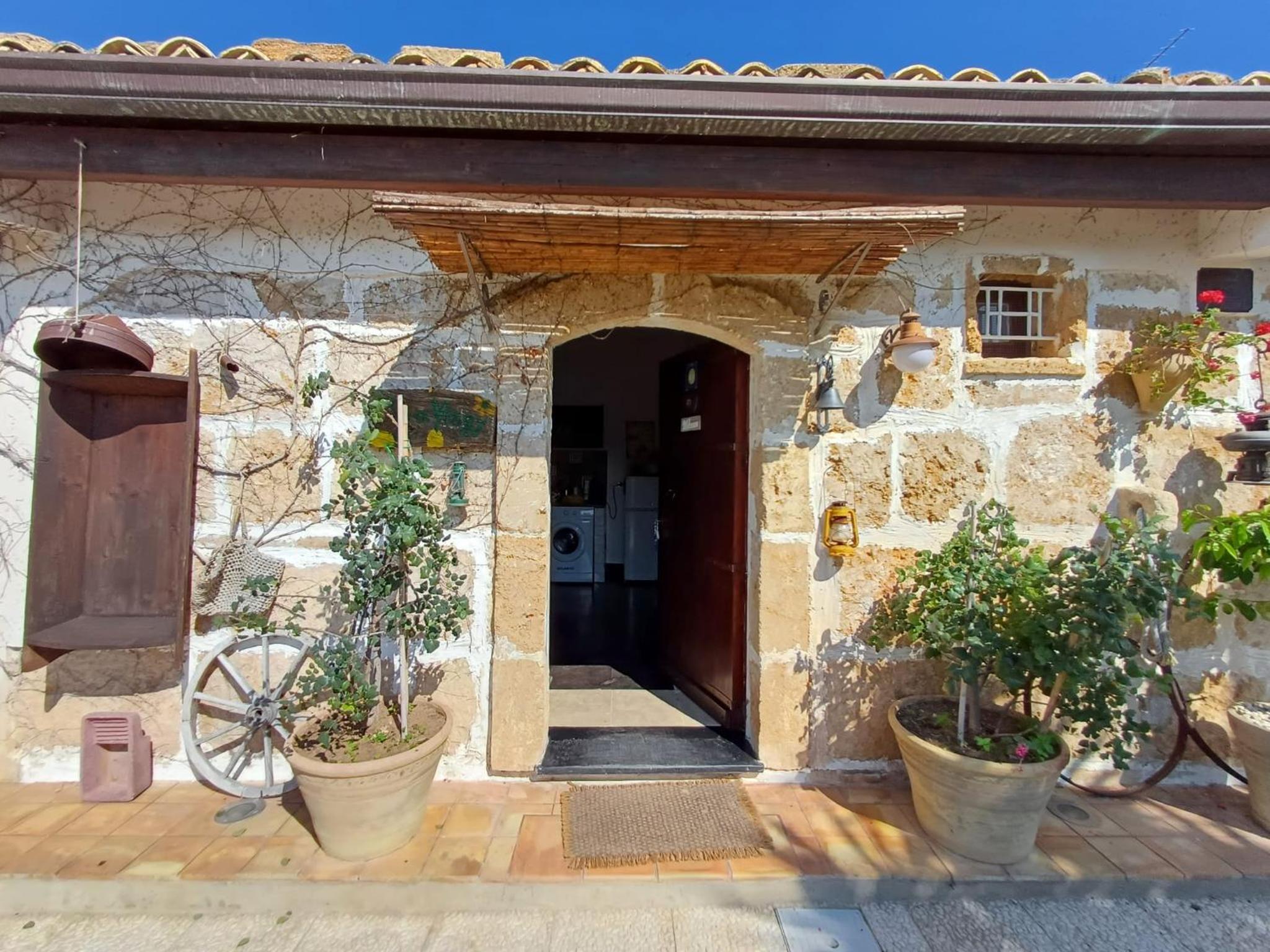 La Virgy per Noto with share swimming pool with wonderful sea view