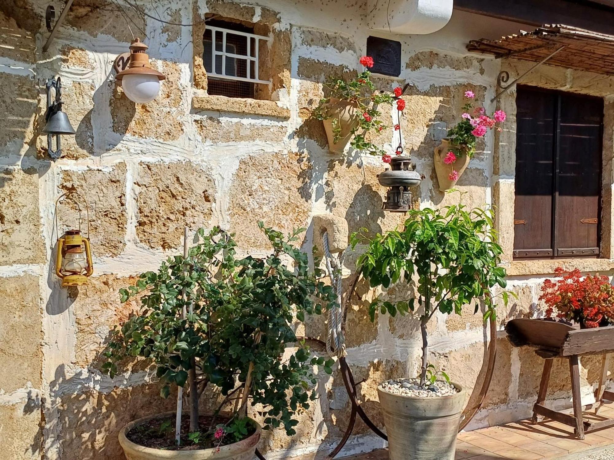 La Virgy per Noto with share swimming pool with wonderful sea view