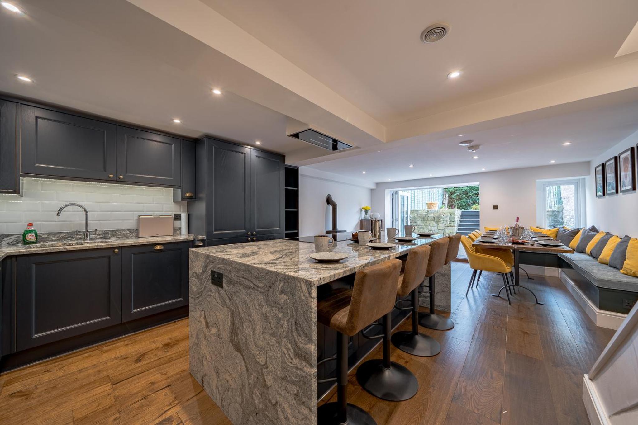 Luxurious GRAND 6 BR Home in BATH - Perfect for Groups & Sleeps 12! view 3