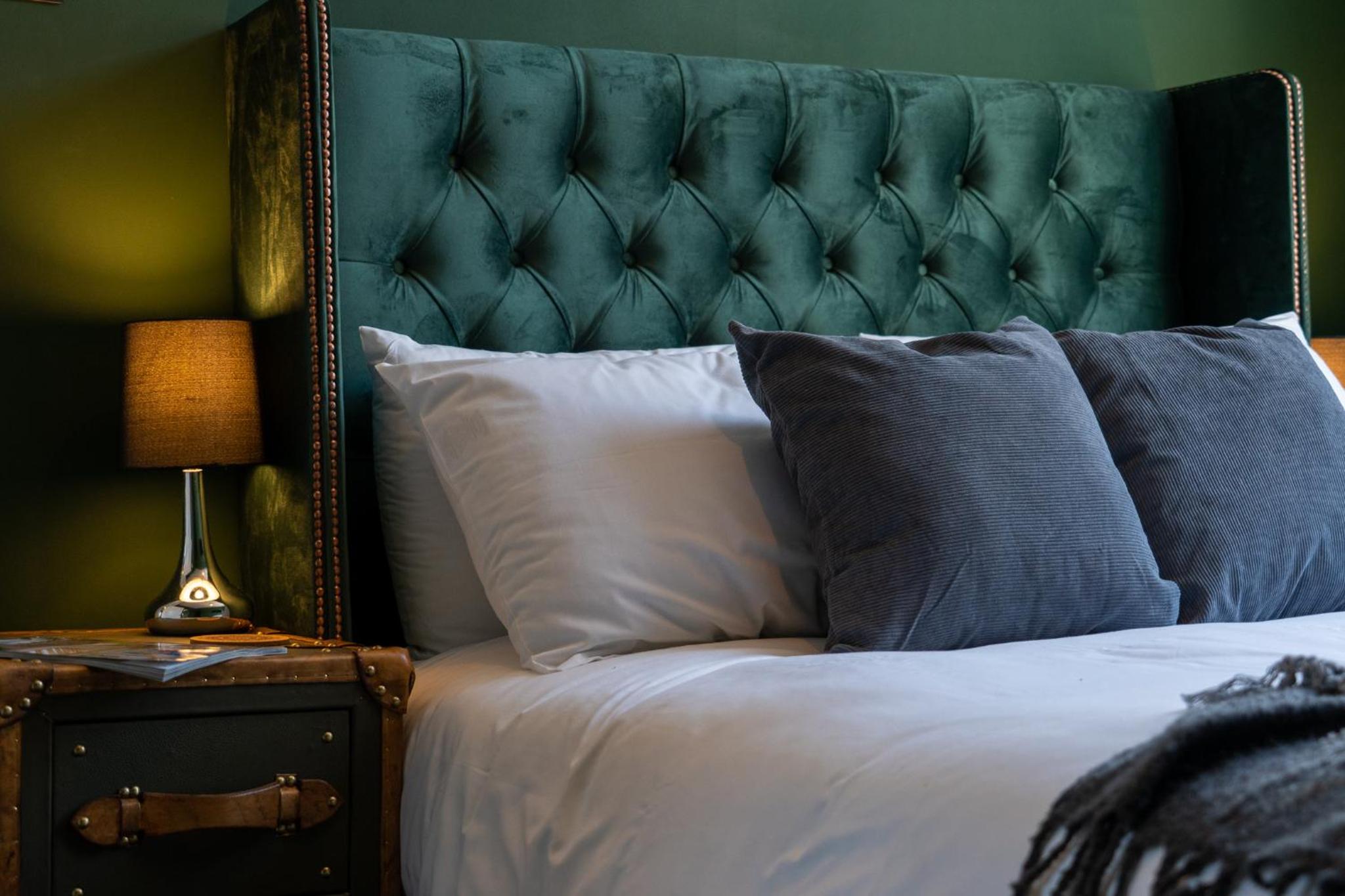 Luxurious GRAND 6 BR Home in BATH - Perfect for Groups & Sleeps 12! view 5