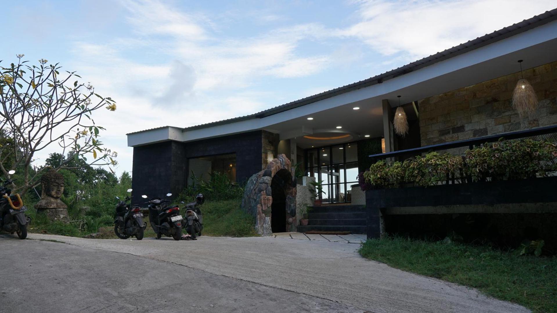 Hotel SEA HILLS Kuta Lombok - Image 1