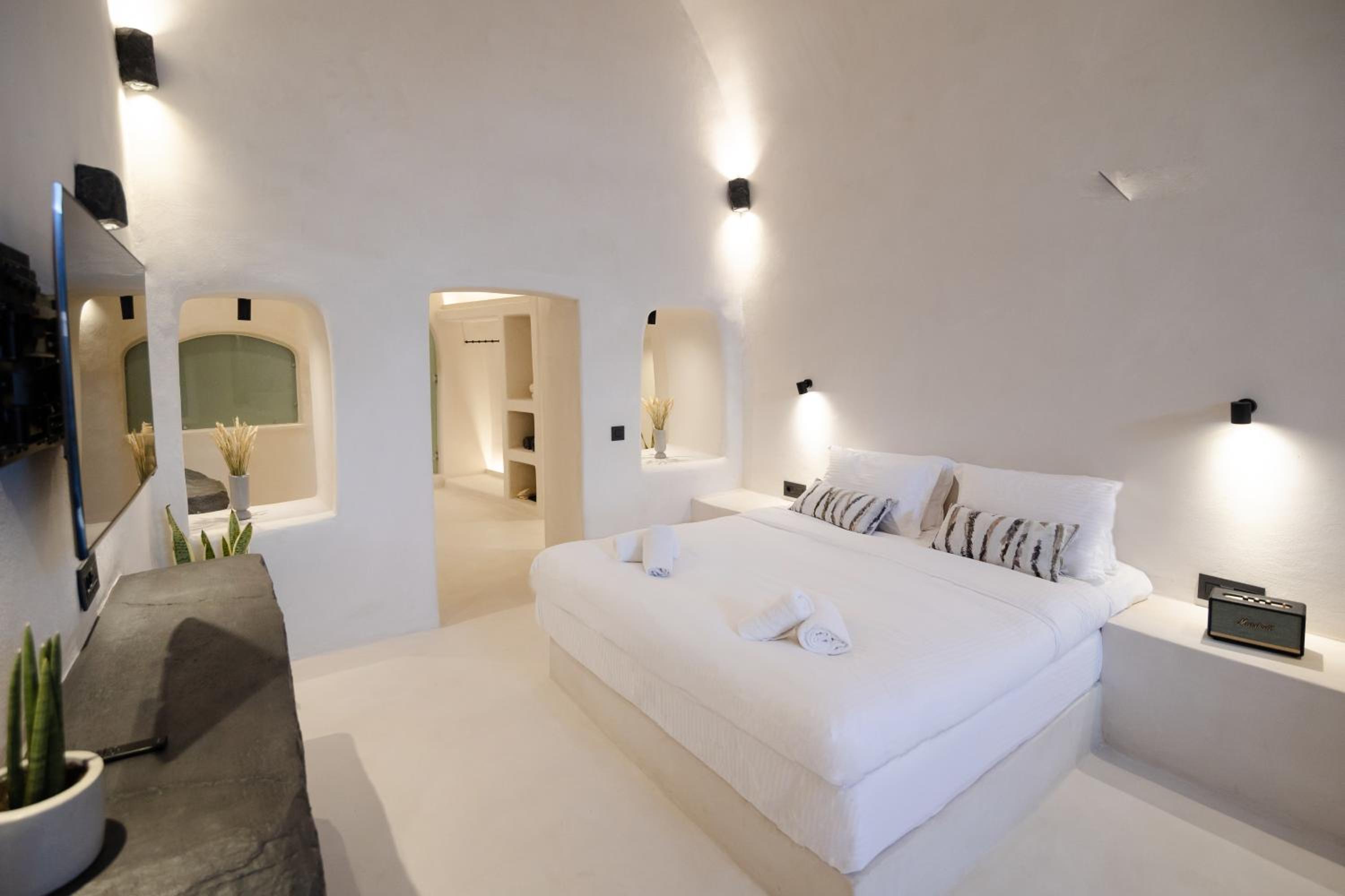 One of One Suites Oia photo 2