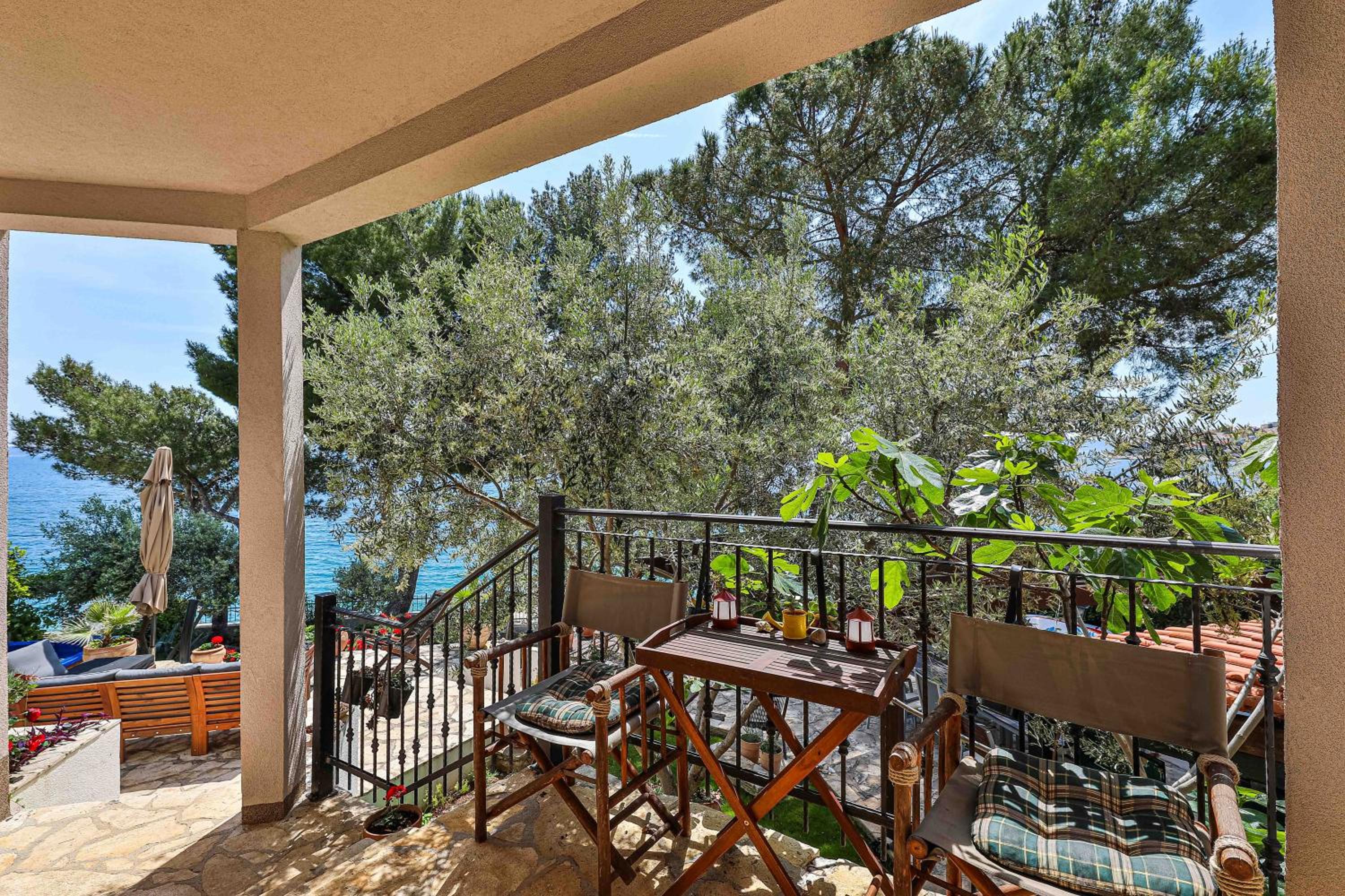 Luxury villa - by the sea, summer kitchen, hot tub, SUP, boat, 5 rooms, wifi, parking - Trogir view 3