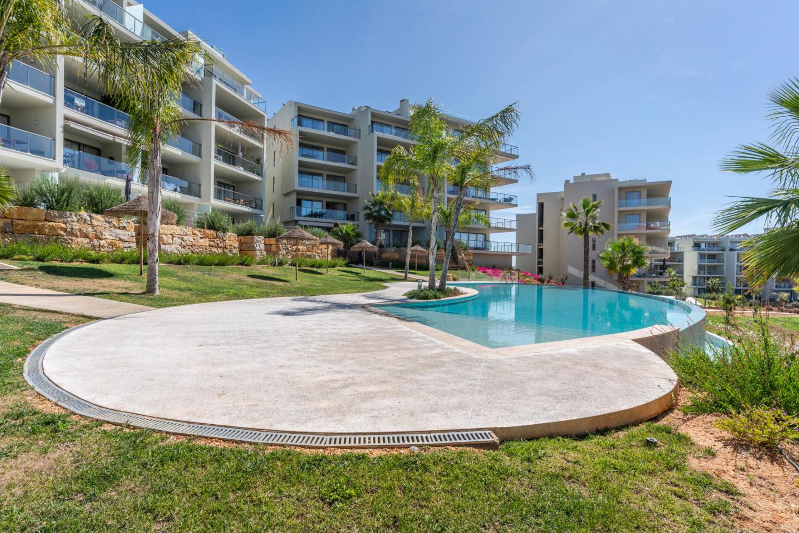 Oasis Mar Beach Apartment by Lisbeyond view 5