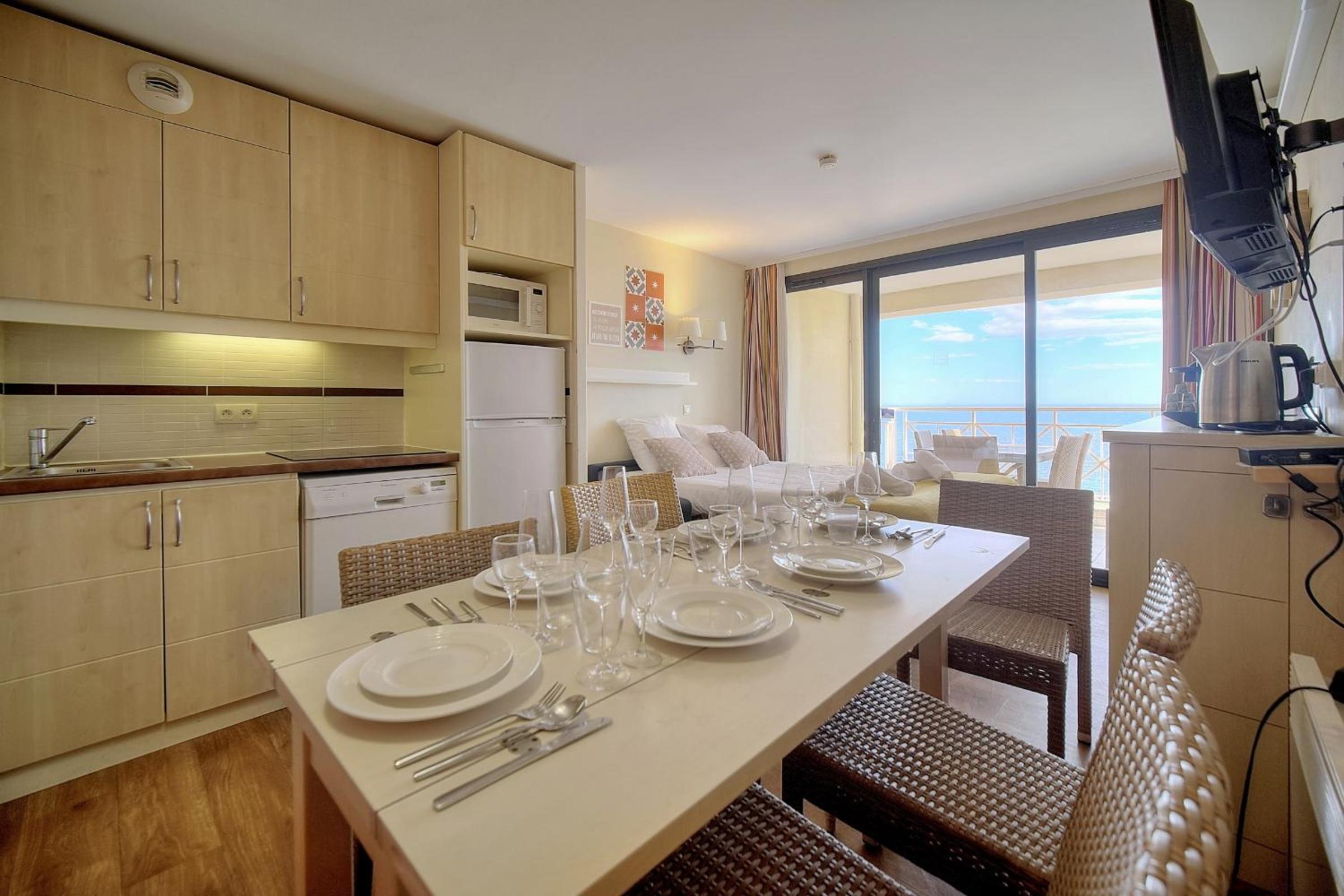 IMMOGROOM - 2BR - sea view - Swimming pool - Terrace - Parking - AC - Wifi view 2