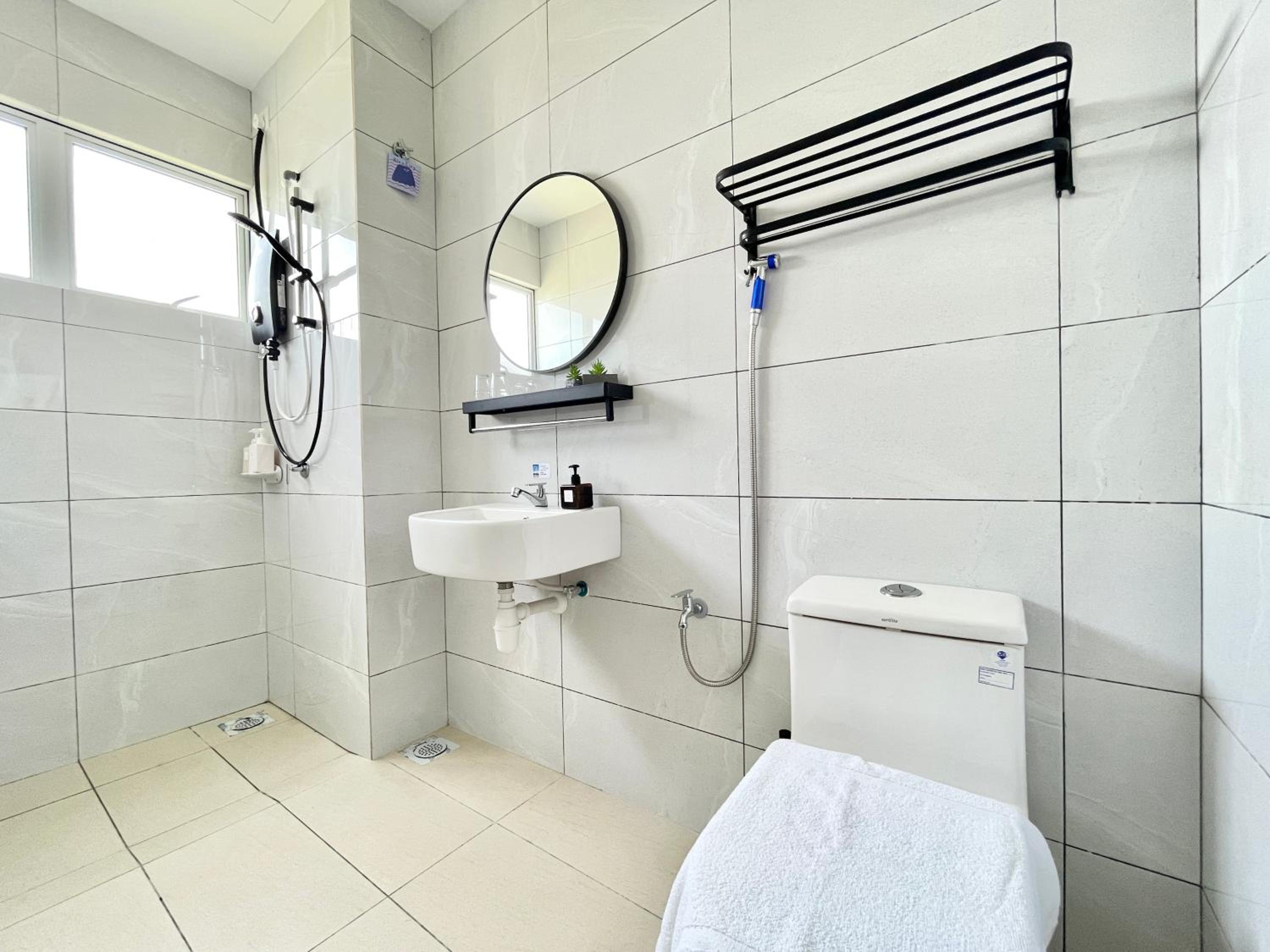 Amber 2B2B Cozy apt Wi-Fi TV Box near Encore Melaka view 3
