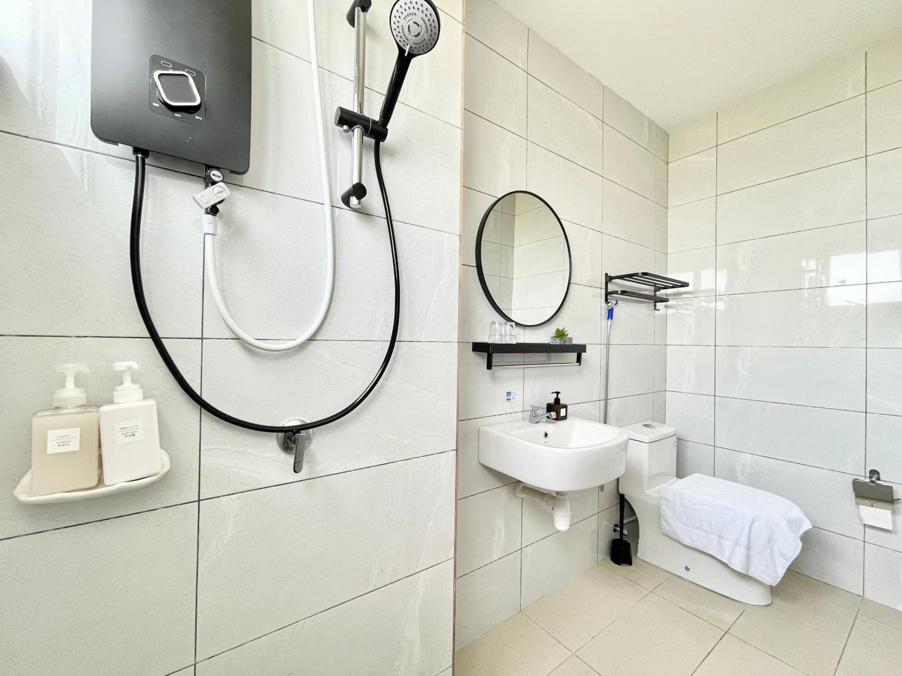Amber 2B2B Cozy apt Wi-Fi TV Box near Encore Melaka view 4