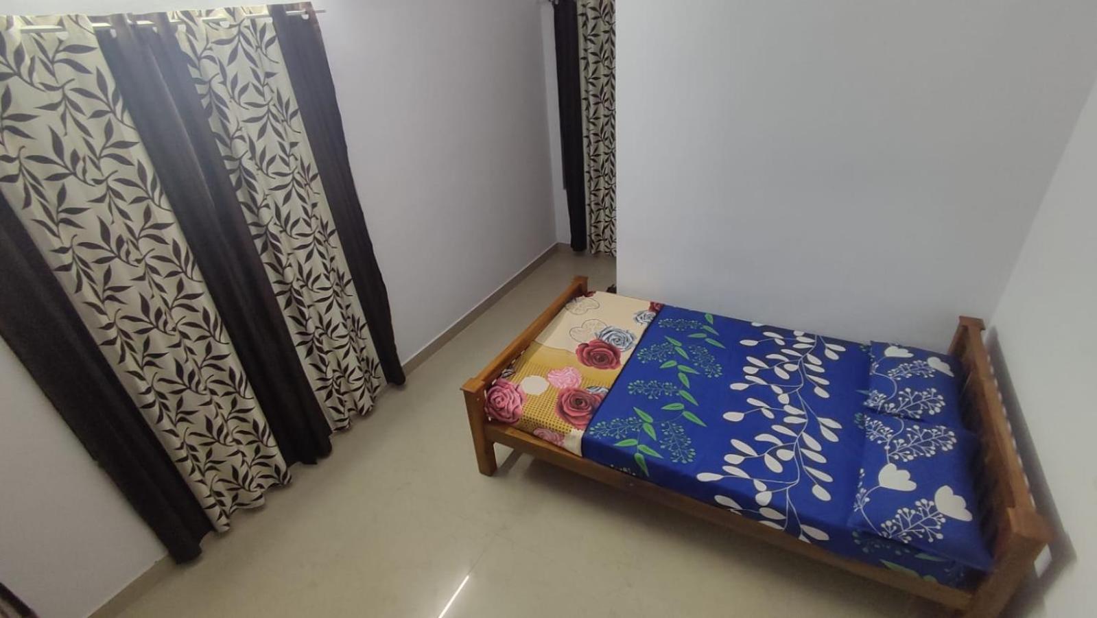 Kizhakkethottam Homestays-River View Villa