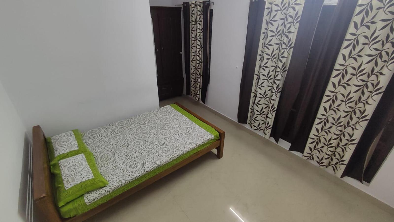 Kizhakkethottam Homestays-River View Villa