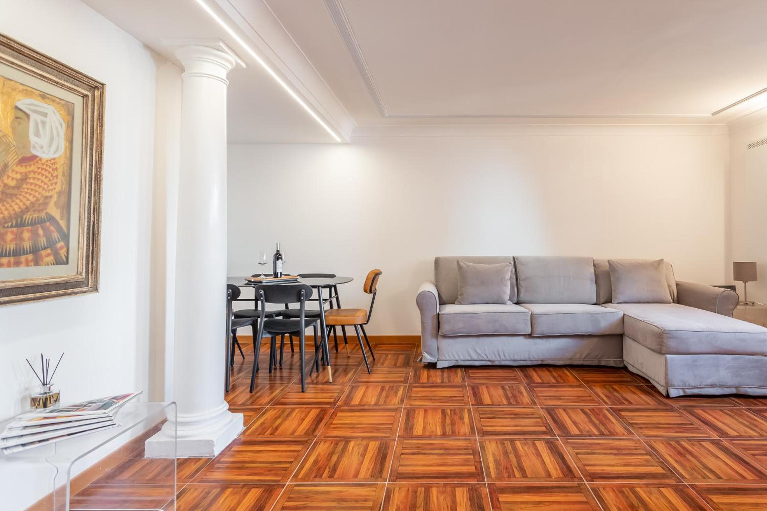 Trastevere San Calisto 3 BDR Apartment