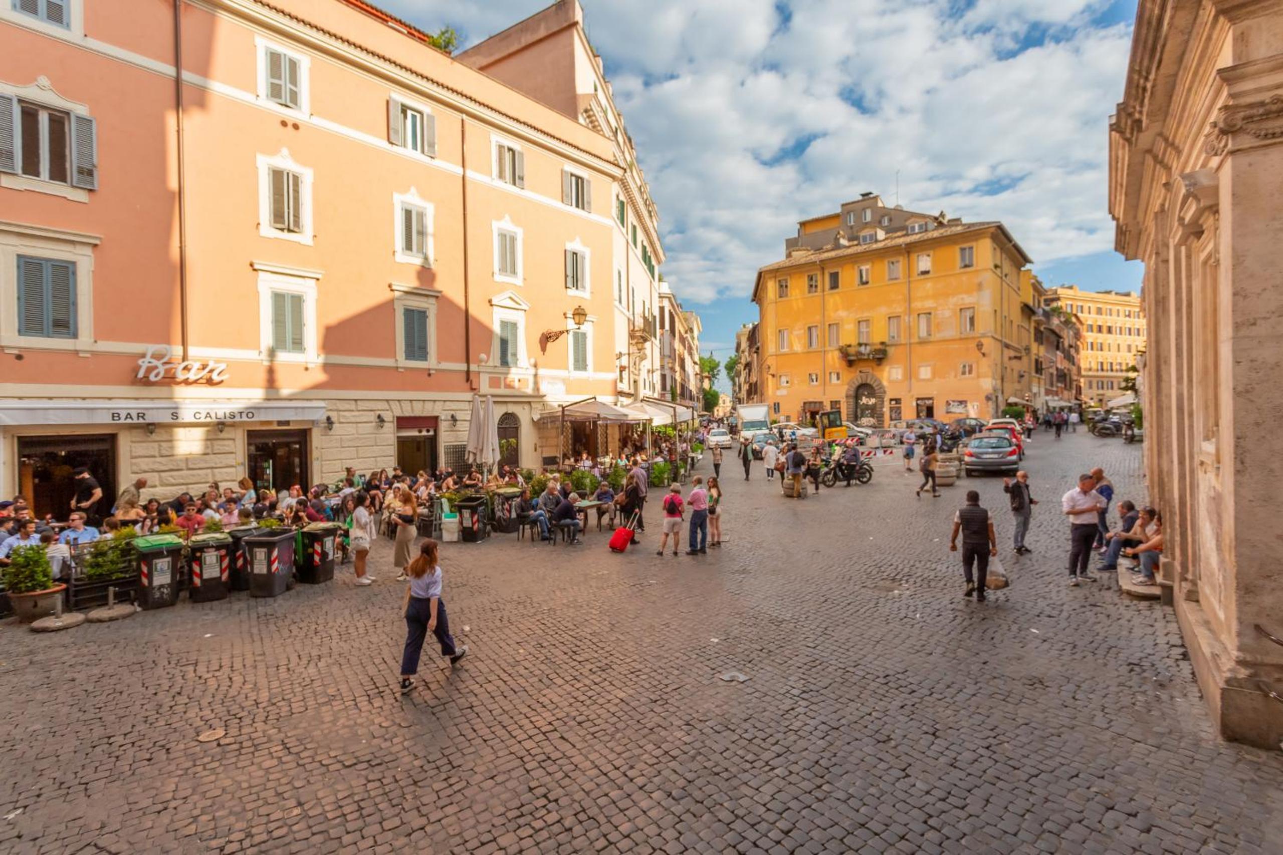 Trastevere San Calisto 3 BDR Apartment