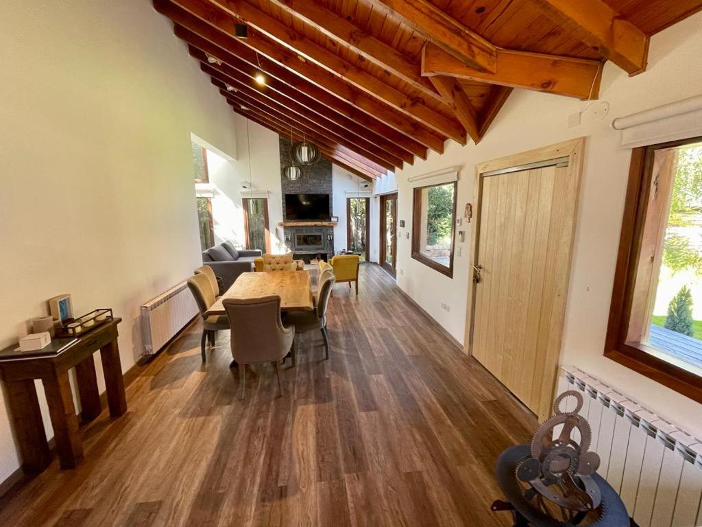 CASA AZUL LIMAY VILLA LA ANGOSTURA